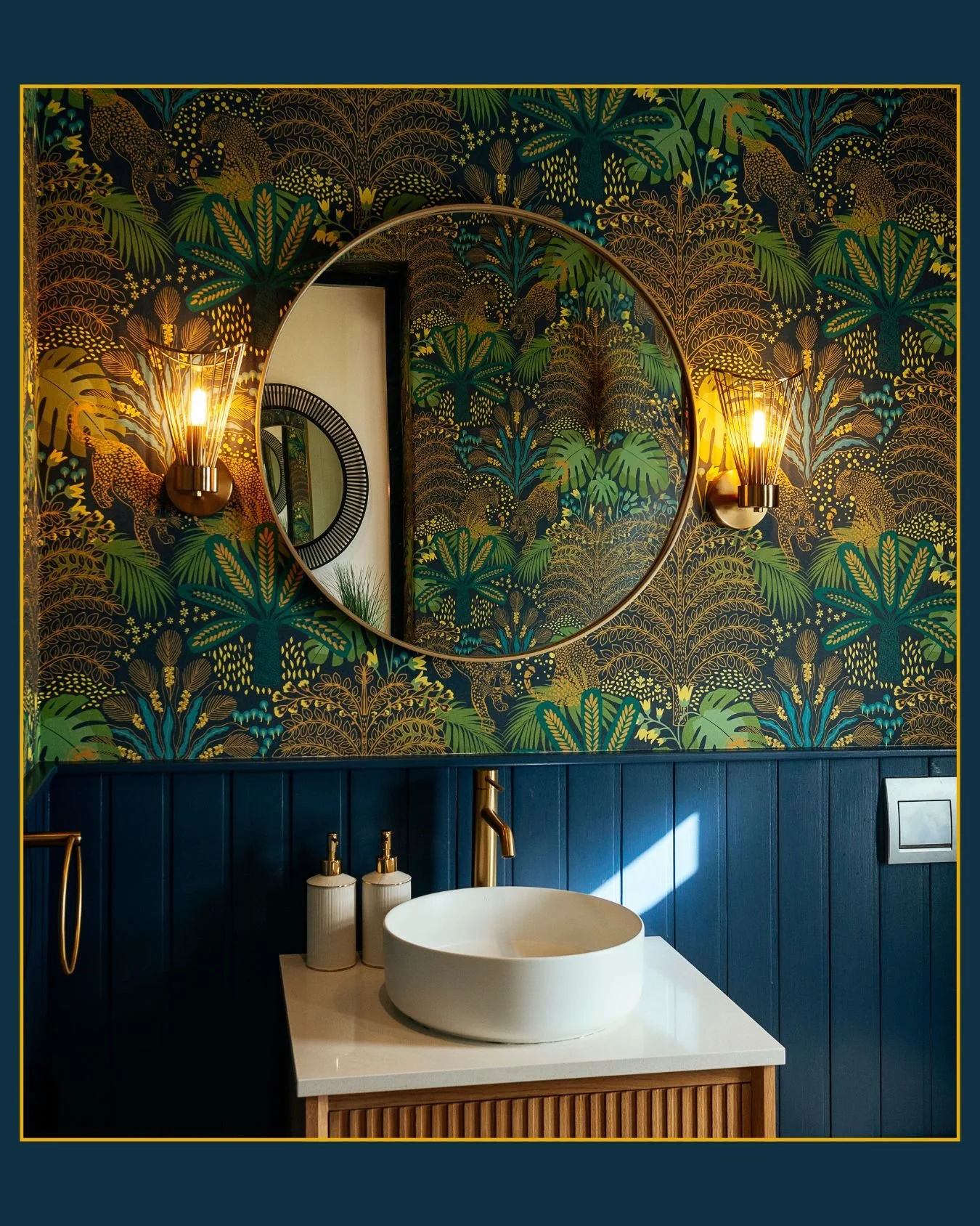 Flow, texture, and personality &mdash; all highlighted through the beautiful wallpaper by @sasiwallpaper. 🌿

In this home, wallpaper isn&rsquo;t just decoration; it&rsquo;s a tool to demarcate areas in the open, flowing spaces while adding creativit