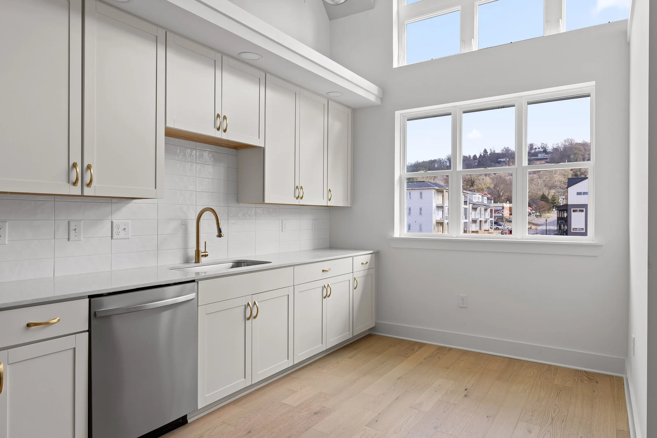 42-2 Bed Condo-8.jpg