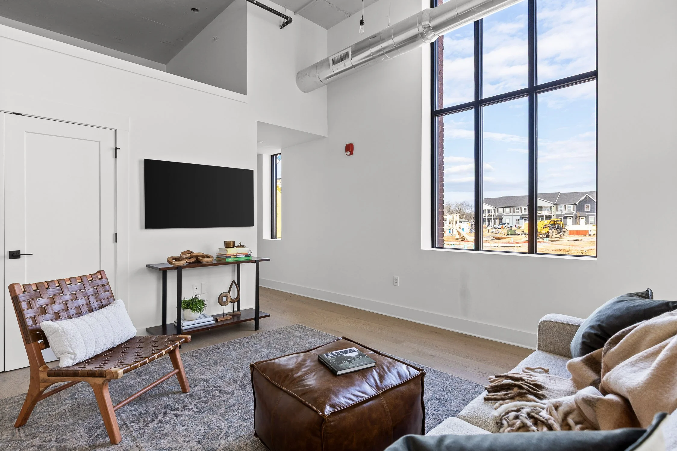 63-Studio Condo-4.jpg