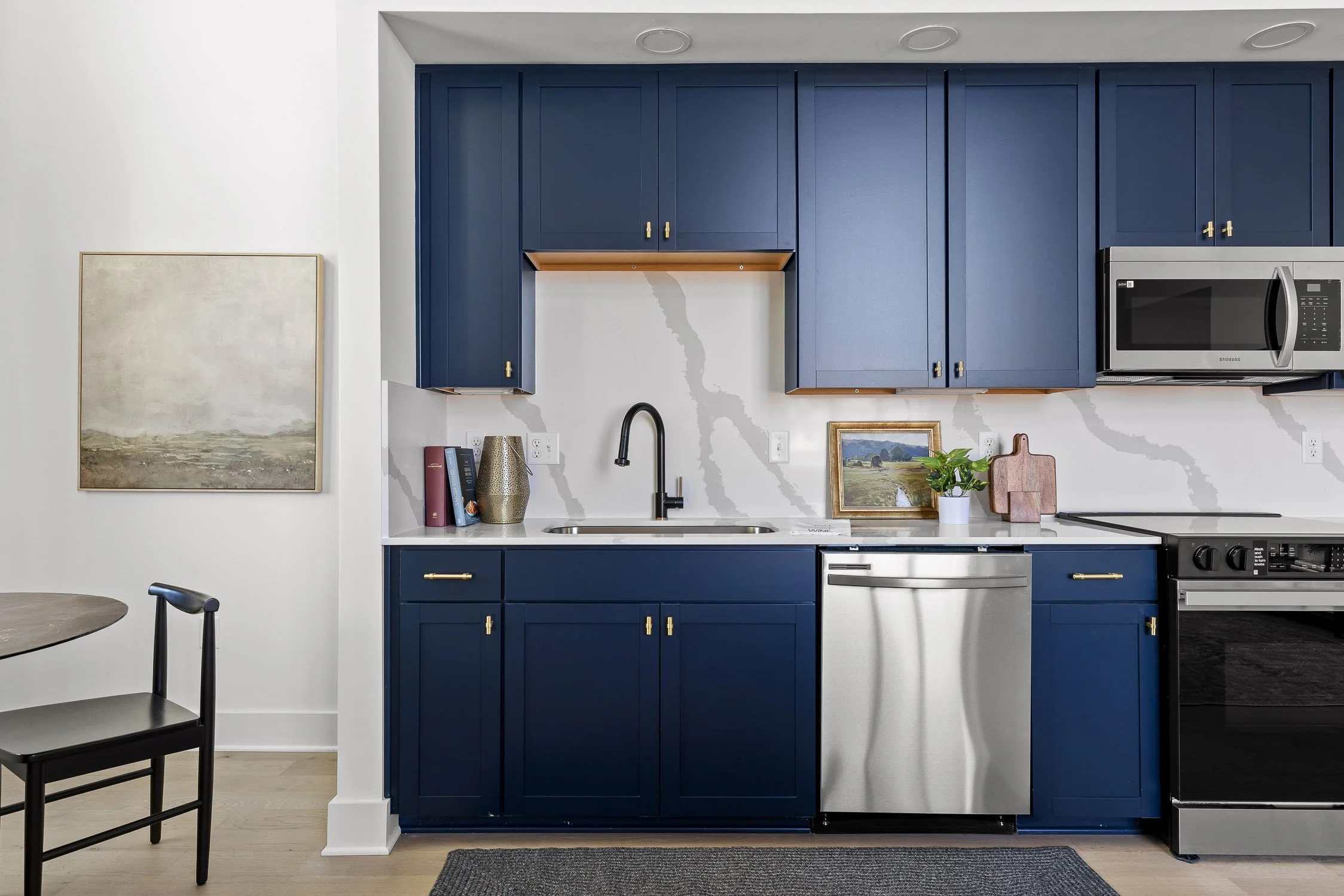 69-Studio Condo-10.jpg