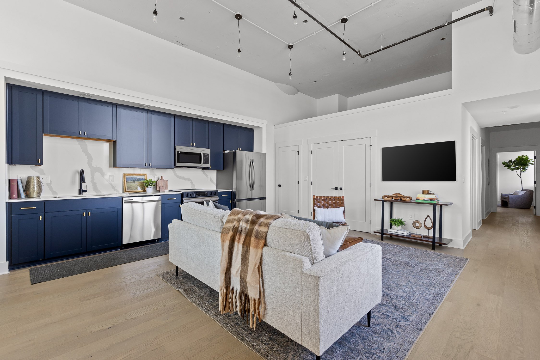 61-Studio Condo-2.jpg