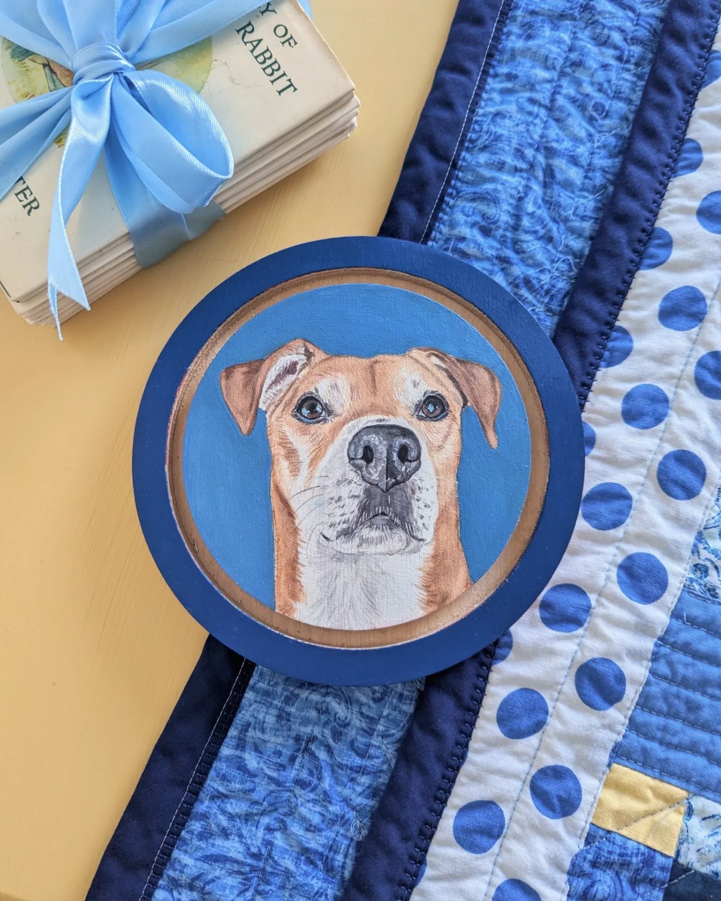 2025 is my colorful era 💙🌈🐦☀️🖌️🎨

I am so excited to start taking orders for a brand new portrait option- pet portraits on panel!

These portraits will be mixed media - I'll use a combination of acrylic, gouache, and watercolor to make a bold, p