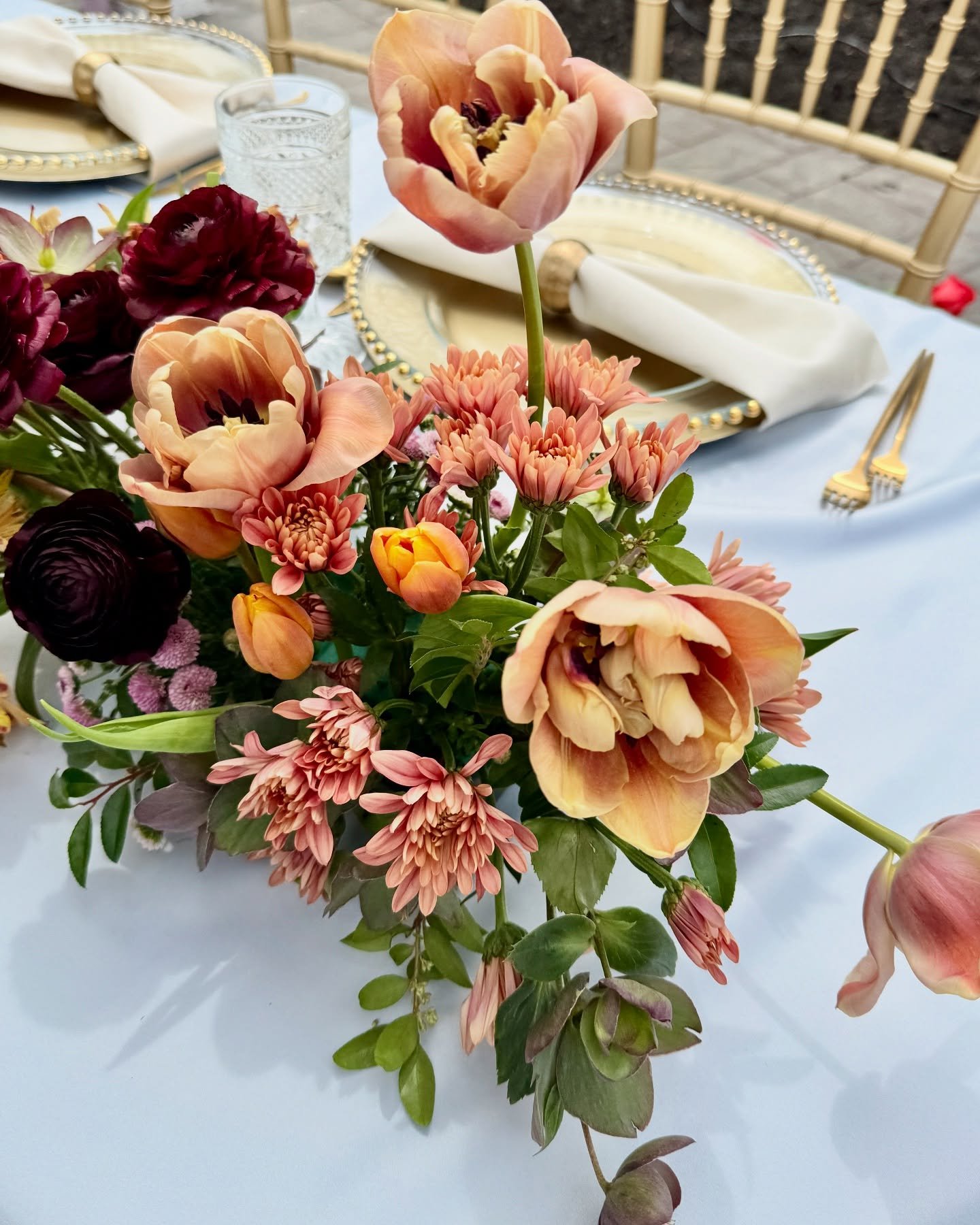 We call this &ldquo;moody spring&rdquo;. And we are 100% in love. Honey + plum is a color match made in heaven. Three cheers for complementary colors! 💛💜

Incredible tulips grown by @cedarstreetfarms.
Dreamy velvet ranunculus grown by @millsapfarm
