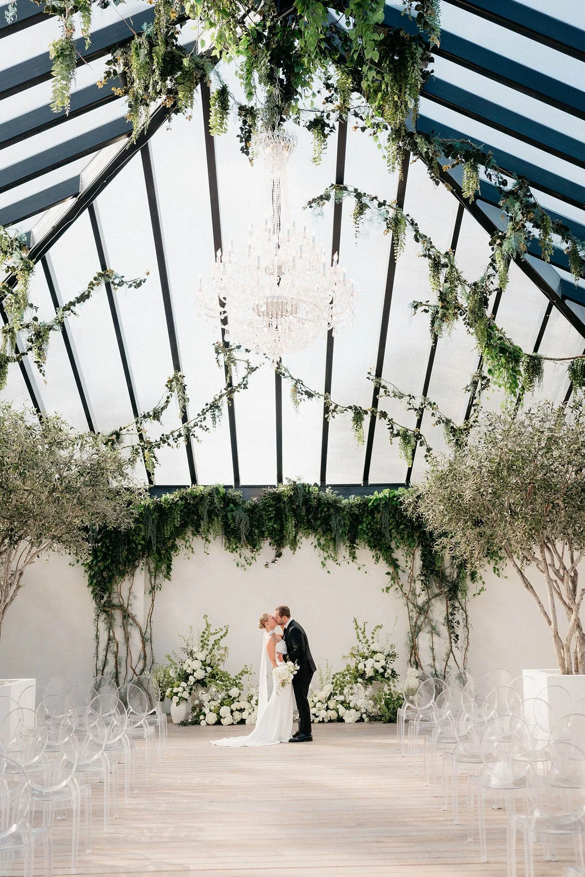 greenhouse-two-rivers-ceremony-building-floral-ground-installation-kissing-couple.JPG
