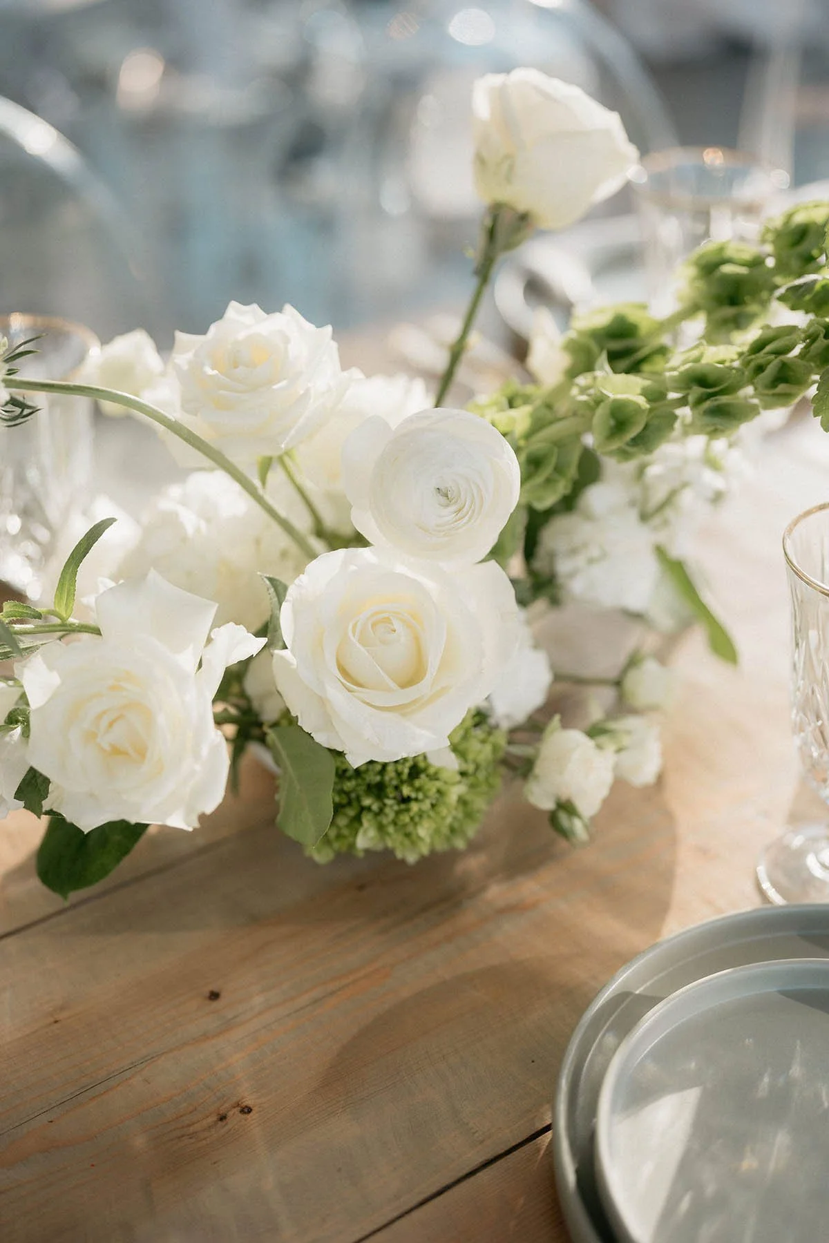  Close up of a white and green garden-style centerpiece for a rectangle table 