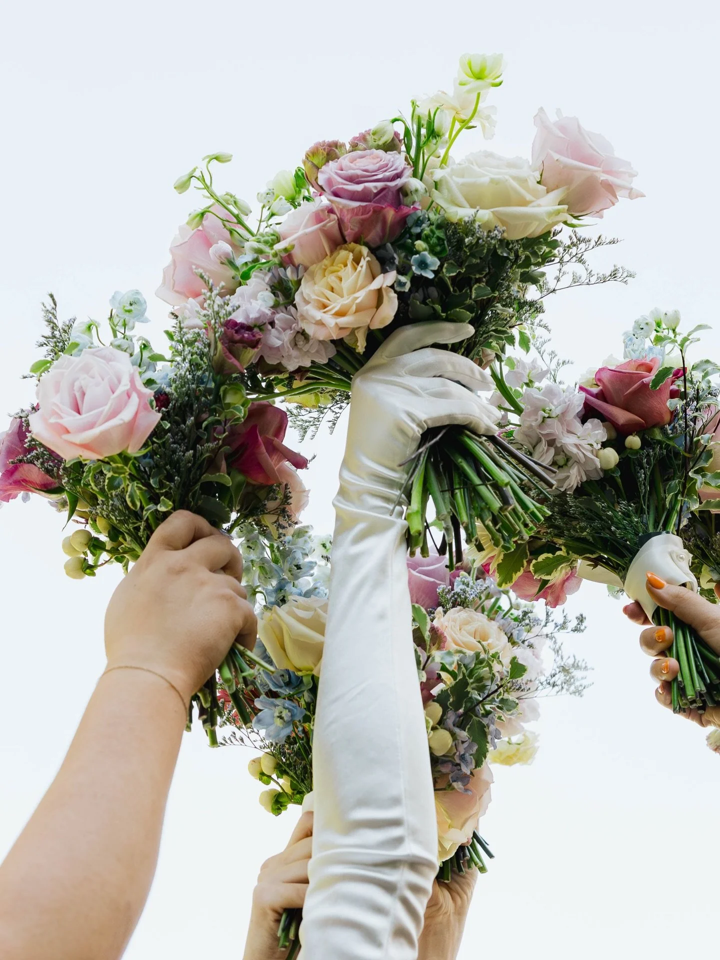 Bouquets up for spring! 🌼✨🌸

Can you feel it?? Spring is in the air. Daffodils are blooming. It&rsquo;s coming!

📸: @asantaephotography 

#colorfulbouquets #pastelbridalbouquet #springfieldmoweddings #417weddings