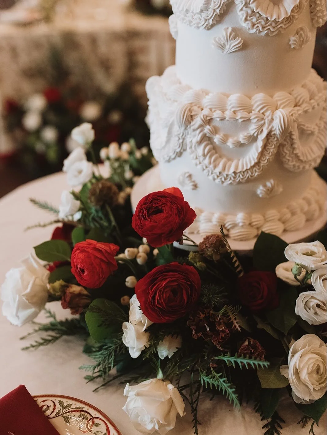 Merry Christmas and Happy Holidays! 🎄☕️🎅 Hope your holiday season has been full of love, sparkle, family, friends, and good treats. We&rsquo;re swapping cozy scarves for T-shirts today here in Southwest, Mo. It&rsquo;s WARM. 😅

Wishing you joy and