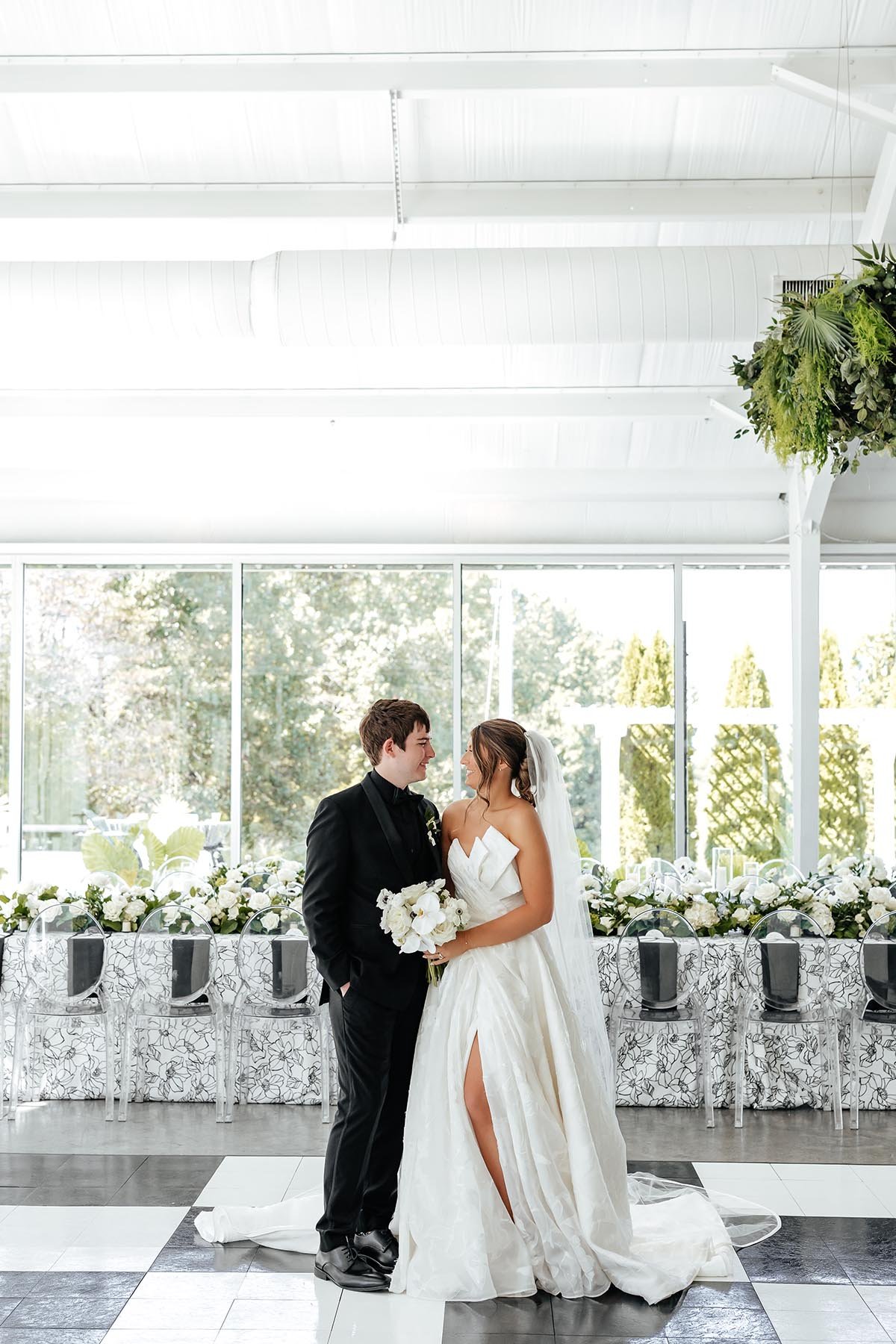 A Chic White Wedding at Greenhouse Two Rivers
