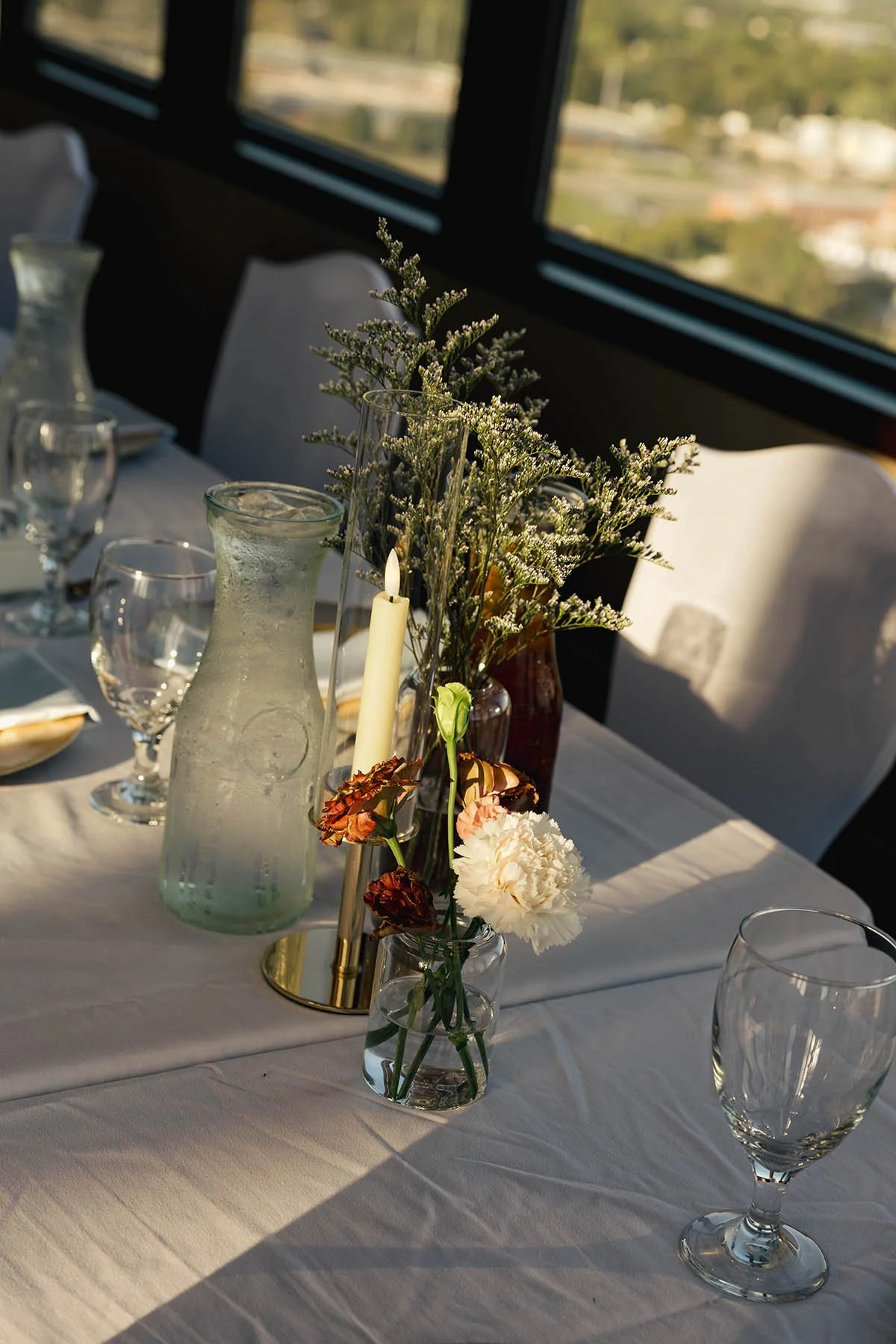 bud-vases-on-guest-table-with-water.JPG