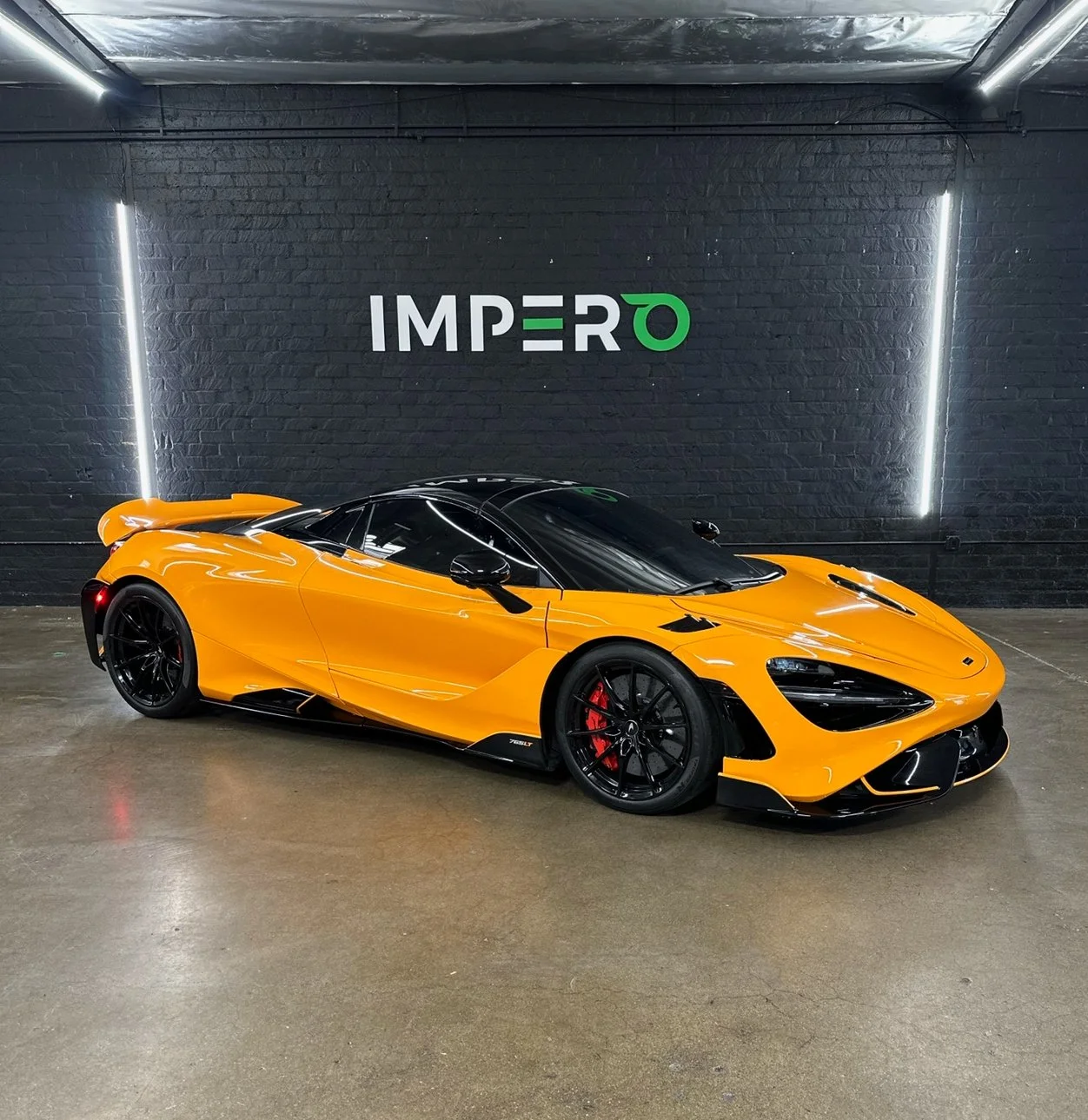 Oranssi carpenter using bench saw