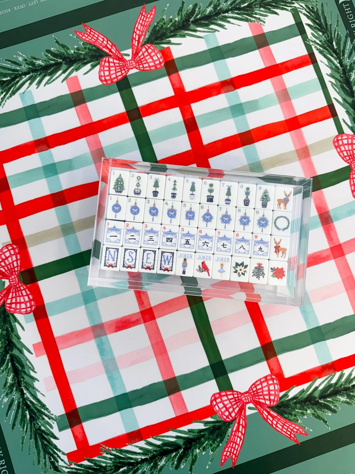 🎀You asked for it! 🎀
🎄Christmas mats - 1 to match our Chinoiserie Cheer tiles and 1 for our traditional Christmas friends! 

$65 at MahjongRodeo.com
📏33x33inches neoprene with a grippy backing and stitched, finished edges
📆Arrival early- Mid Nov