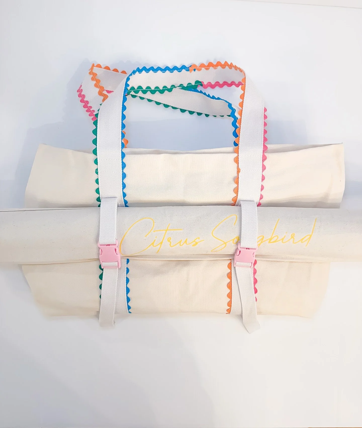 🙌🏼NO MORE CREASED MATS 👏🏻

POV: You&rsquo;re heading out to mahj with your crew, but cringe every time you&rsquo;re forced to fold your mat

❣️You need this bag! We love a functional and affordable find! 👜

It holds 20 inch racks laying flat acr