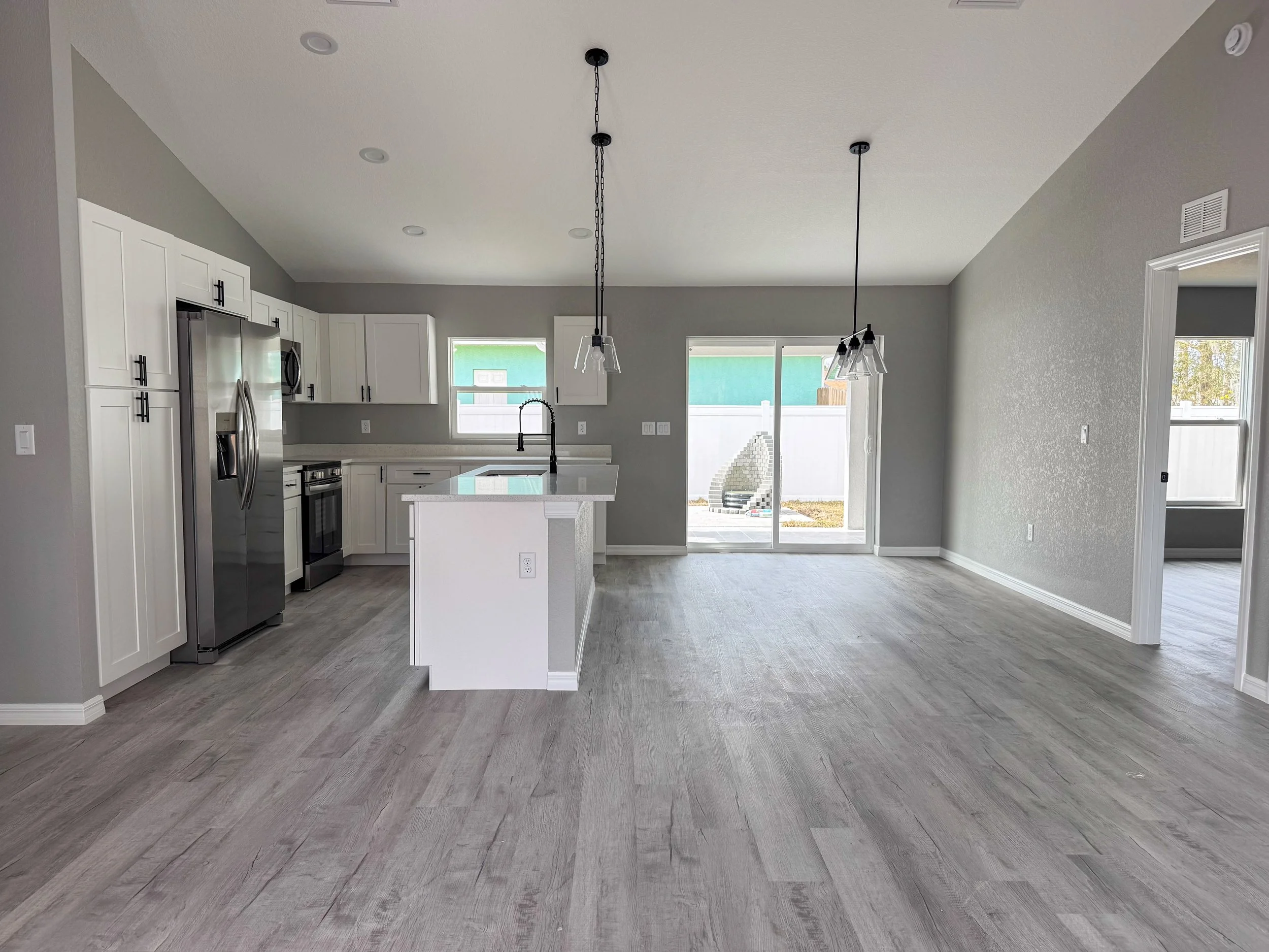 Great Room - Pet Friendly Rental Home in Sebring FL - 4321 Seawood Ave