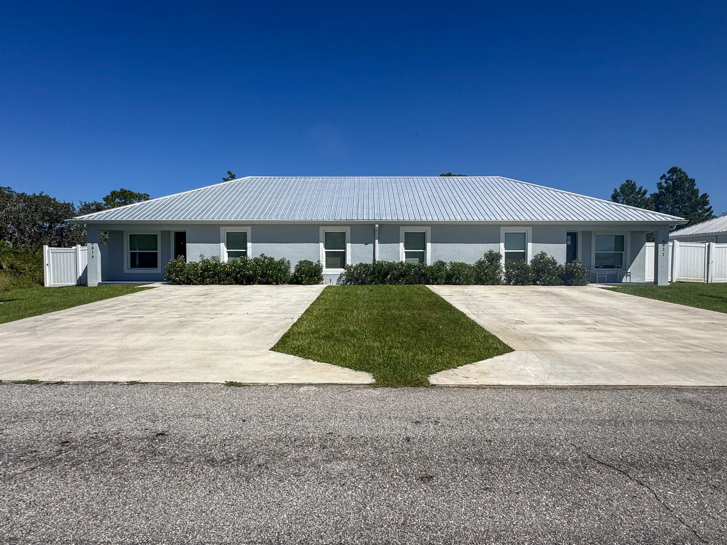 3 Bedroom Pet Friendly Rental Duplex in Sebring FL - Treasure Bay Holdings