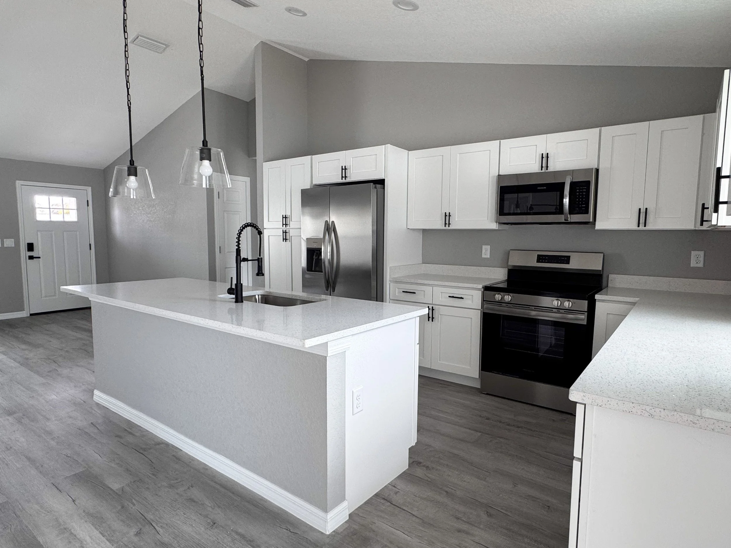 Kitchen - Pet Friendly Rental Home in Sebring FL - 4321 Seawood Ave