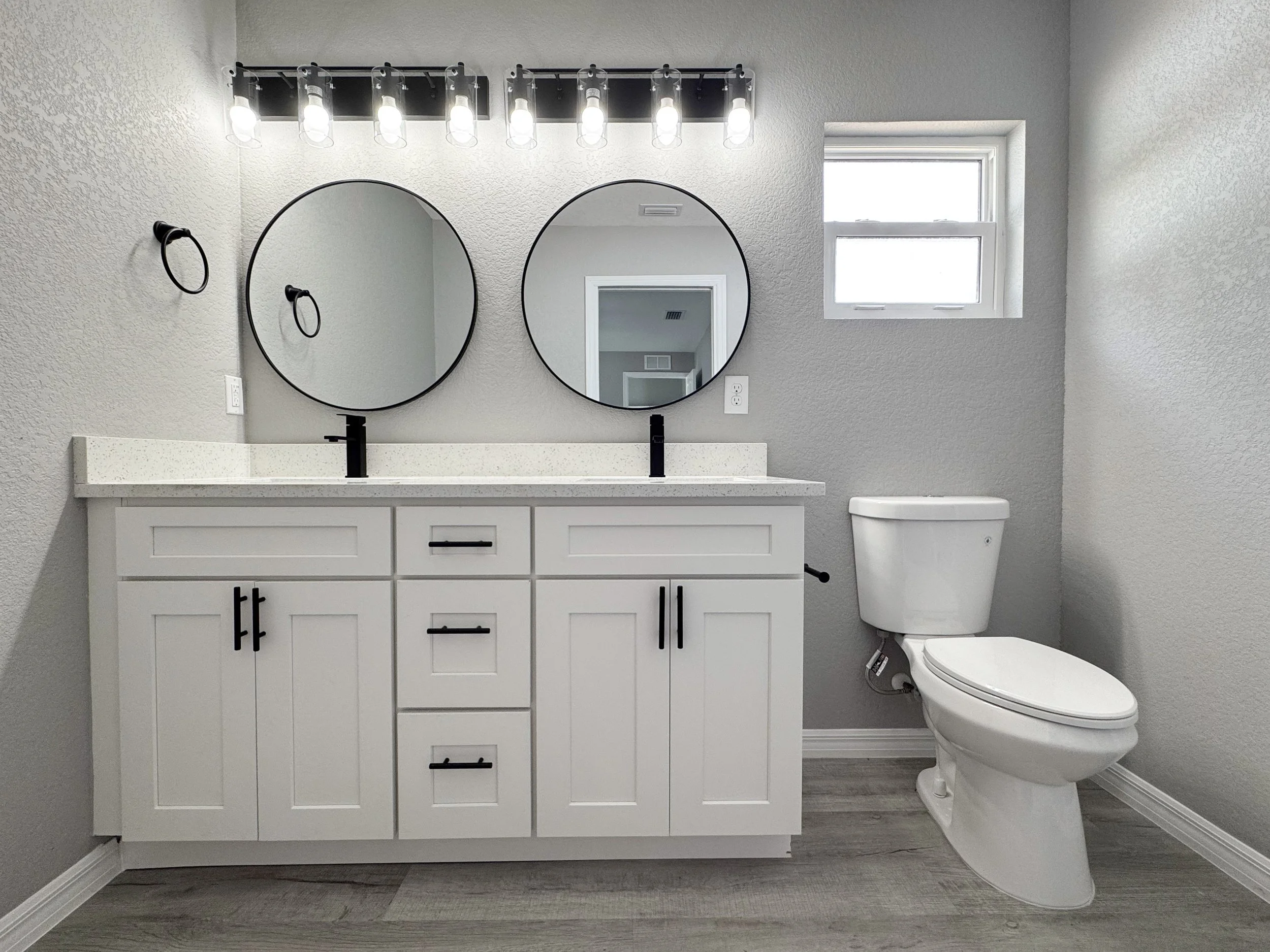 Primary Bathroom - Pet Friendly Rental Home in Sebring FL - 4321 Seawood Ave