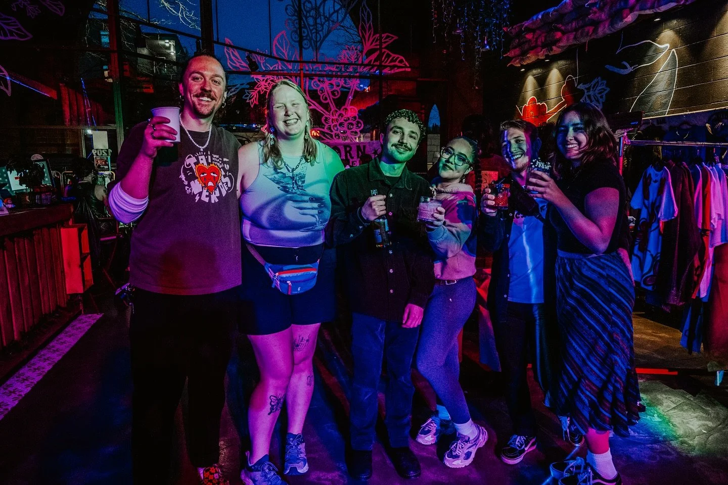 That night market glow still hittin&rsquo;. 🧞&zwj;♀️🪄

This past Saturday we came together with @wonderzmarket to bring you an unforgettable night of art, connection, and comunidad&mdash;and y&rsquo;all showed up.

We&rsquo;re talkin&rsquo; live ta