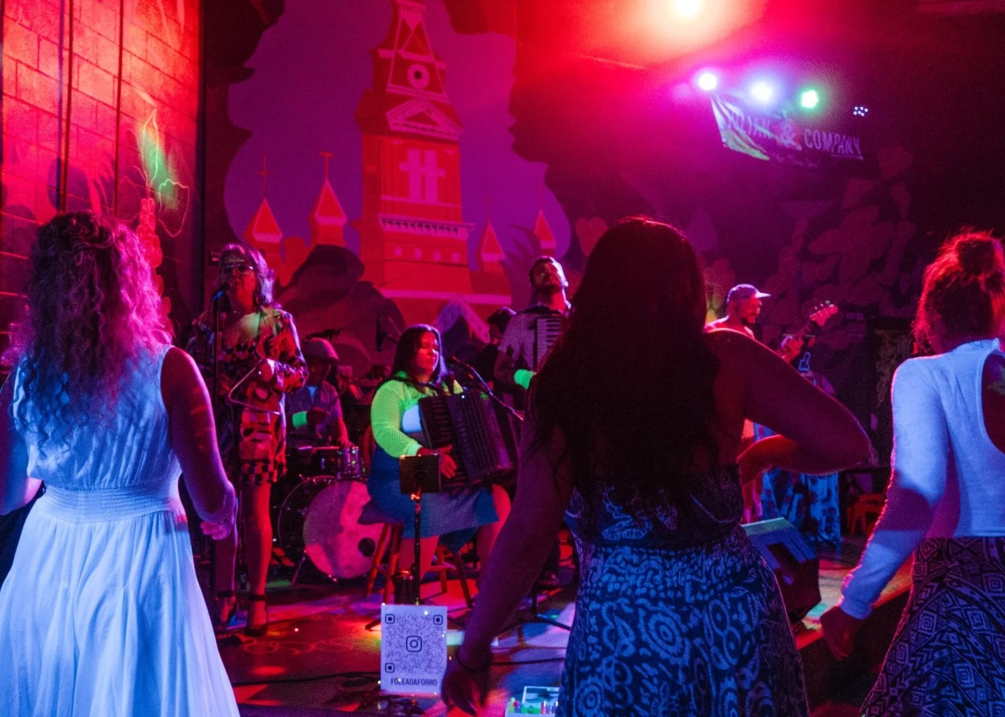 Last night was pure AX&Eacute; and Brazilian heat&hellip;
Missed it? Don&rsquo;t let it happen again. 🌴

Huge thanks to @foleadaforro for an unforgettable live show &mdash; rhythm, soul, and pure energy in every beat.
@tomas_geo kept us dancing all 