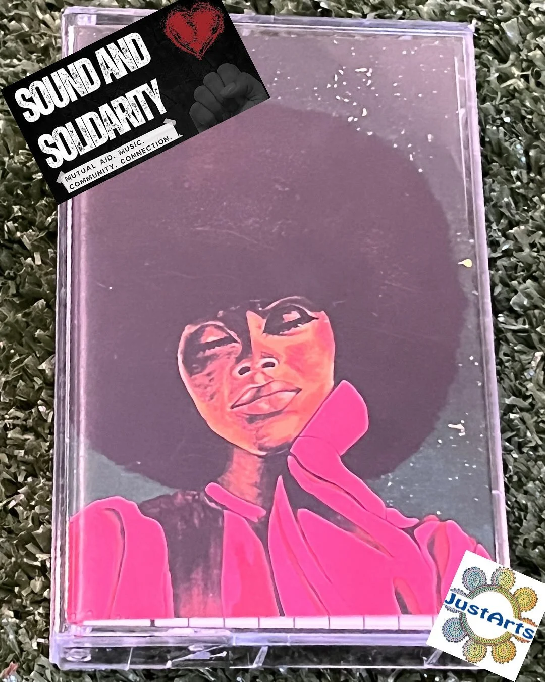 🎤 Last but most definitely not least in the @soundandsolidaritytulsa auction, a collection from artist @robertsprisonblues! The cover of Robert’s mixtape is a print of his acrylic painting “Inspired by Angela.” He created a new pie