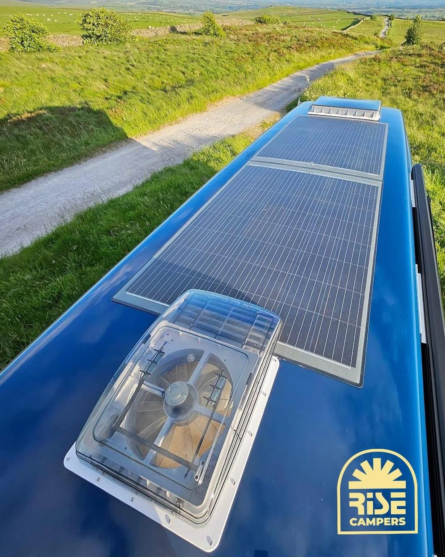 Some more features in our latest TGE build.
- seamless finish on the roof including Maxxfan, 660W solar and skylight opening above the bed. 
- adequate shower space taller than 6ft finished in Stainless steel. 
- open planned living space with swivel