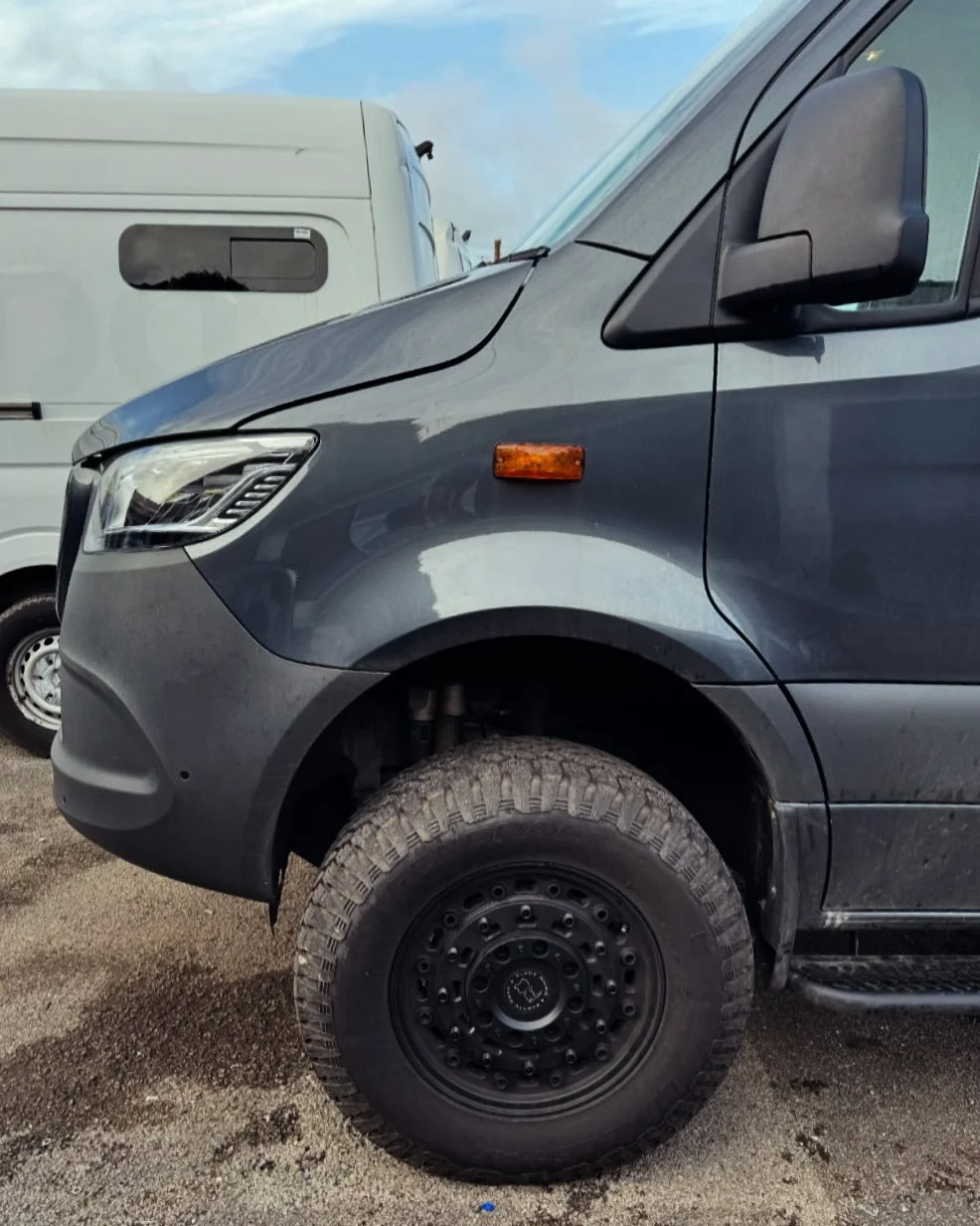 A tyre and alloy combo providing a bold statement on this 4x4 sprinter 🛞

@blackrhinowheels @general_tire 

#vanlife #sprinter4x4 #camper #vanconversion #overland #4x4 #offgrid