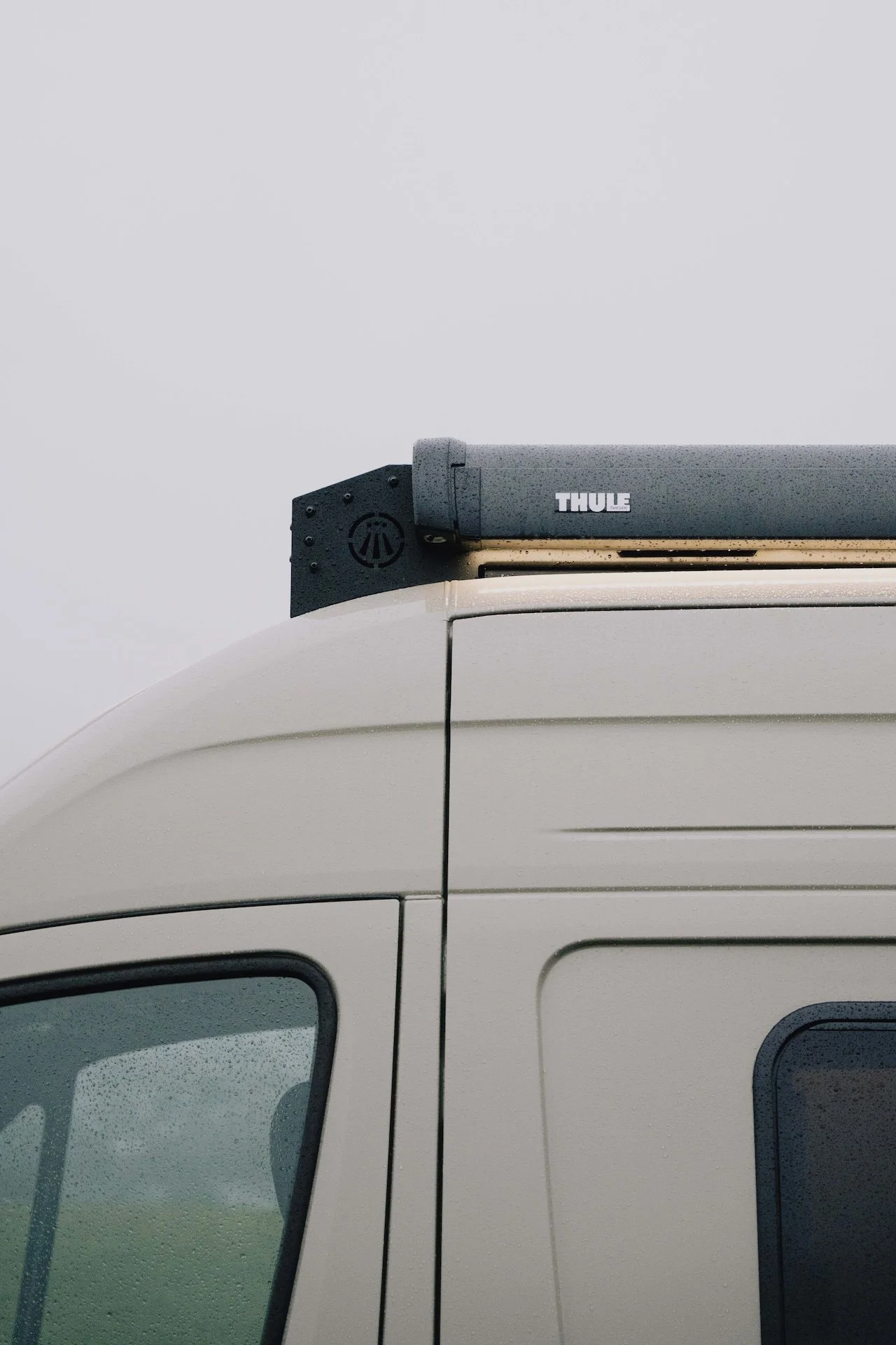 Thule Omnister Awning on Druid Aluminium Roof Rack.jpg