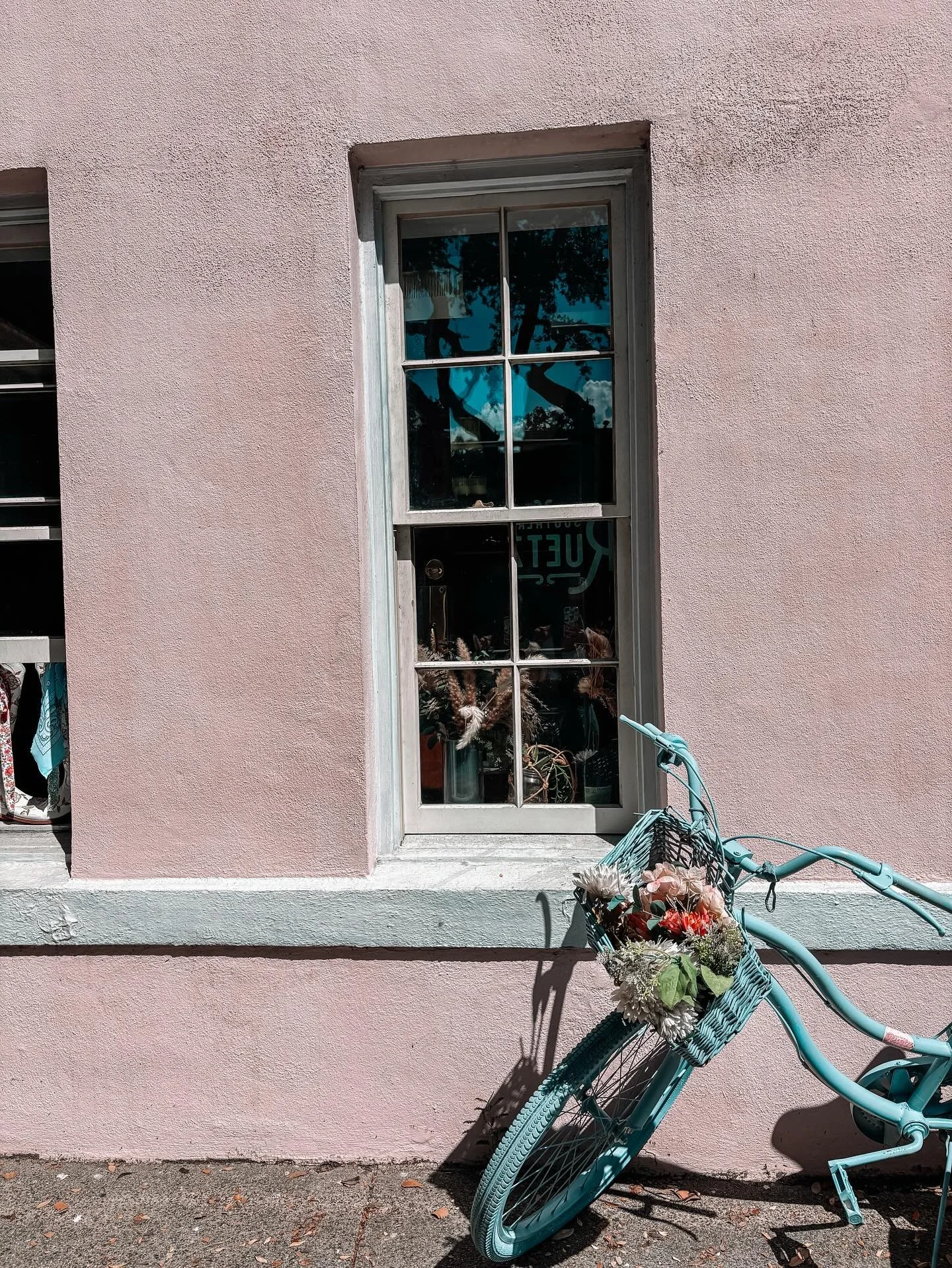 Romanticizing life&hellip;and stories 💕 

🏷️

#writer #writing #findmywritingcommunity #writersofinstagram #writingcommunity #authorcommunity #authorgram #authorlife #writerlife #books #writingprocess #writerinspo #amwriting #romancewriter #wwtsalu
