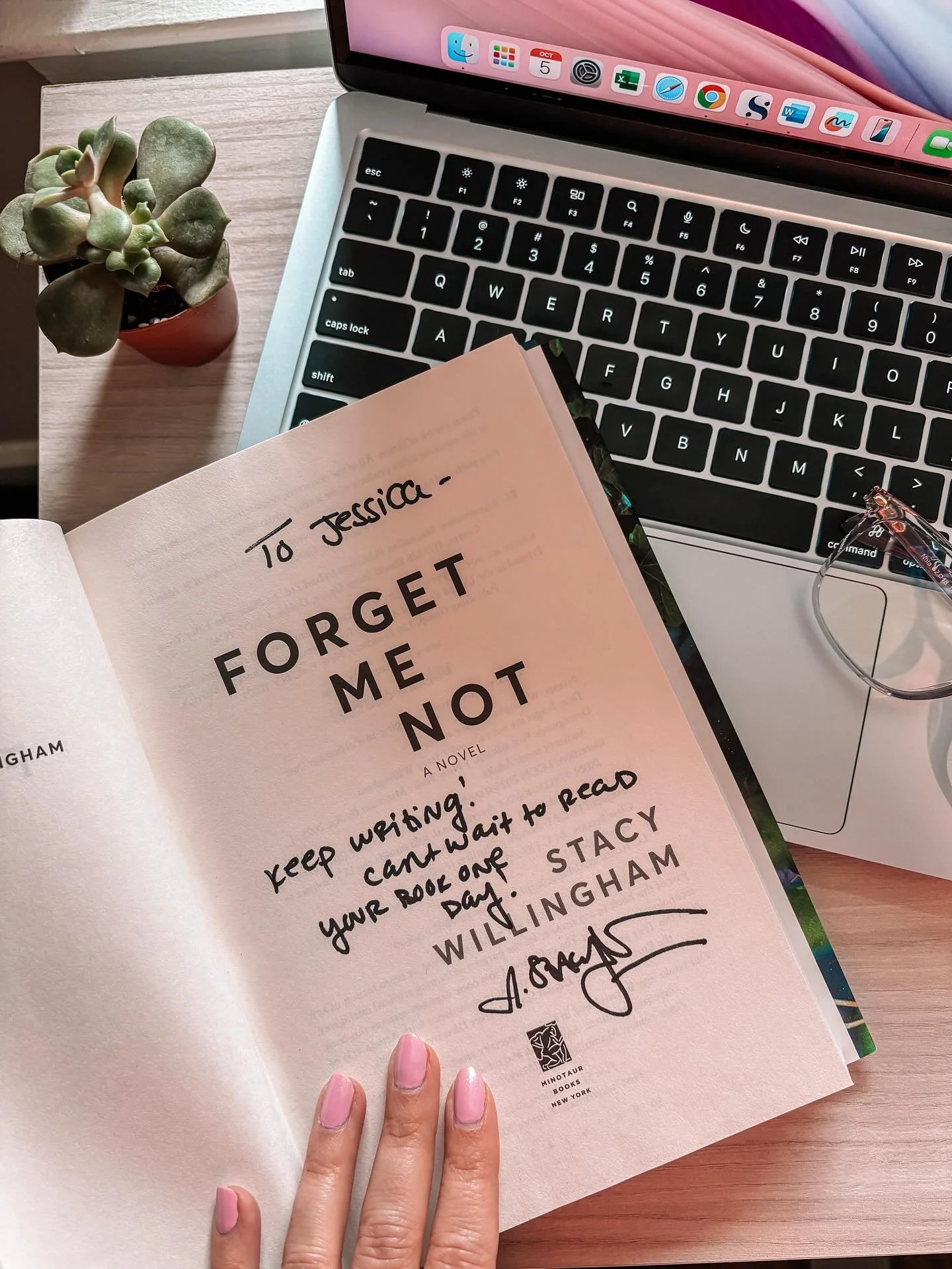 Last week, I went to @thearchivechs to hear @stacyvwillingham talk about her newest book, Forget Me Not. She shared valuable insights on her writing process, character development, and how to create immersive settings. But more than anything, she gav
