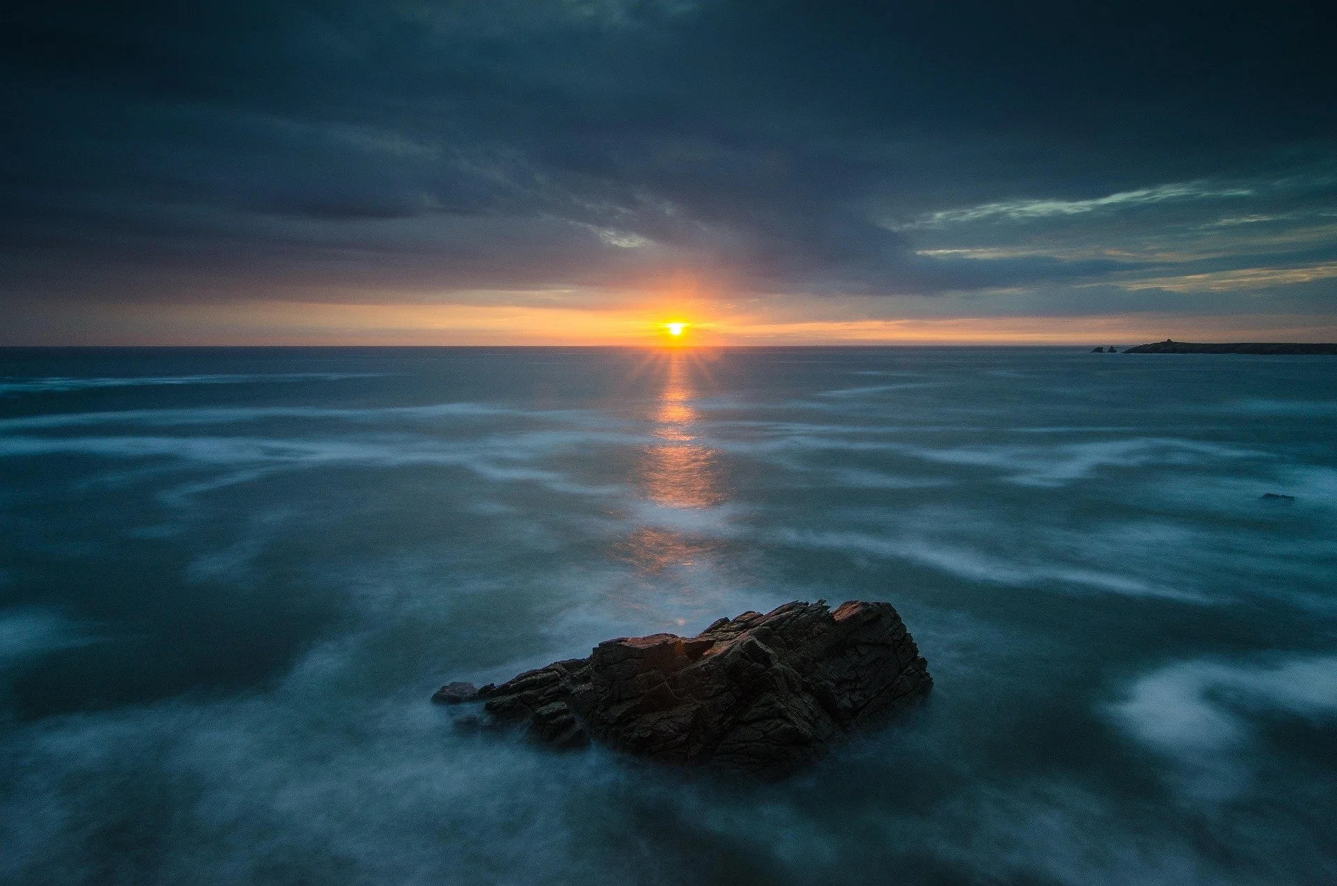 Dreams Before Waking: Why They Feel So Intense