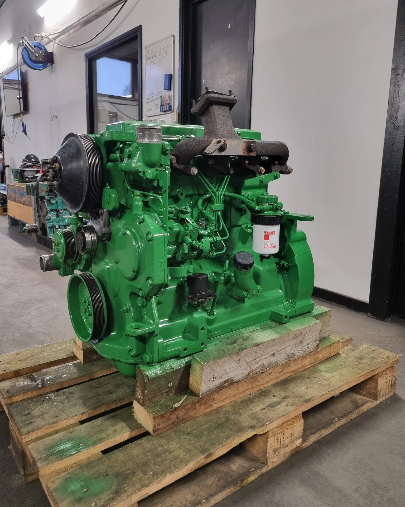 Vi avslutar veckan med att leverera en renoverad motor till en John Deere 6010SE 🚜
och &ouml;nskar alla en trevlig helg!

Har du ocks&aring; en motor som beh&ouml;ver lite k&auml;rlek? Eller beh&ouml;ver du delar f&ouml;r att serva din motor?
H&ouml