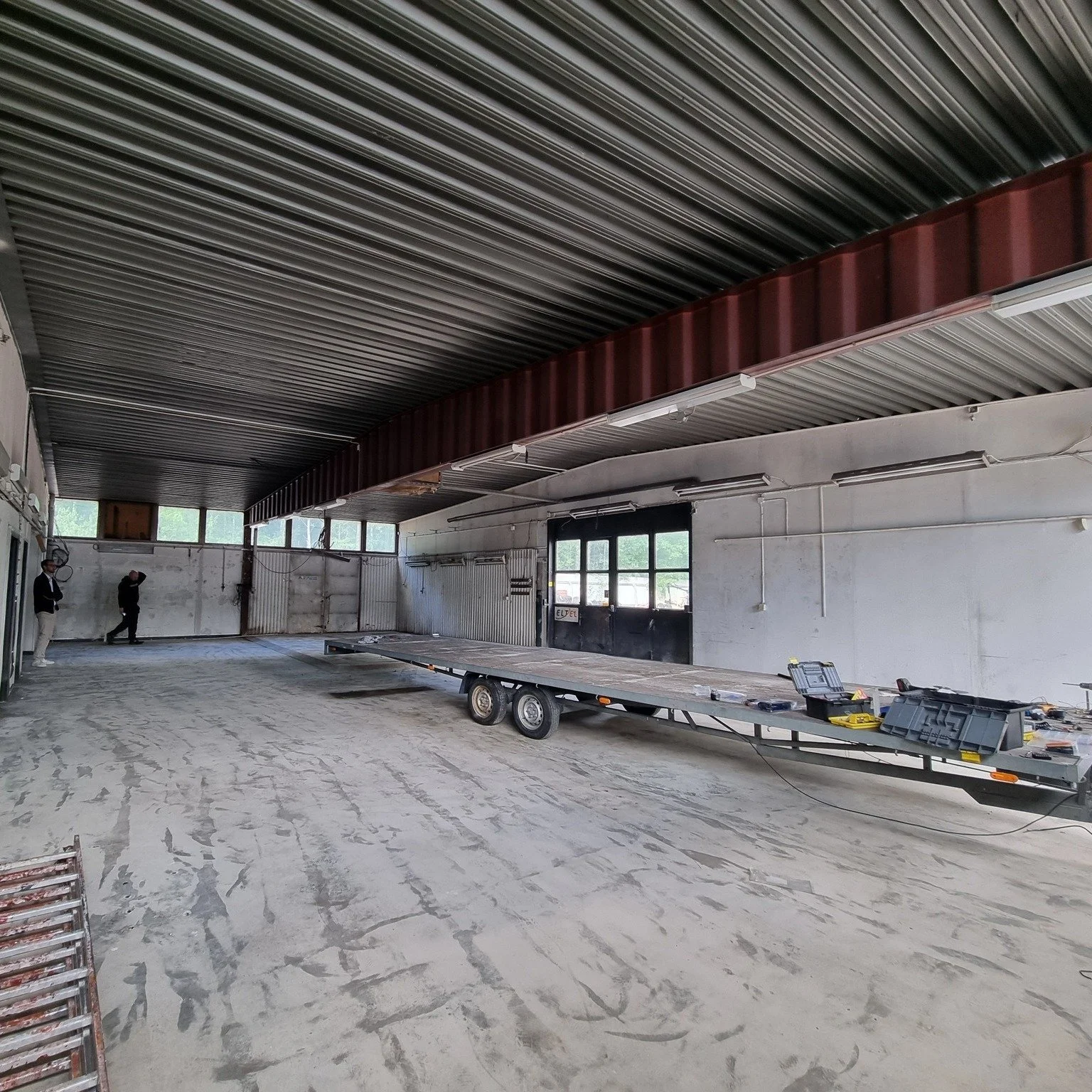 Idag &auml;r det ett &aring;r sedan vi flyttade in i nya lokalen🥳
Tiden har g&aring;tt fort, men n&auml;r vi ser tillbaks p&aring; bilderna fr&aring;n n&auml;r vi flyttade in s&aring; inser vi att vi hunnit med en del under &aring;ret. 
M&aring;nga 