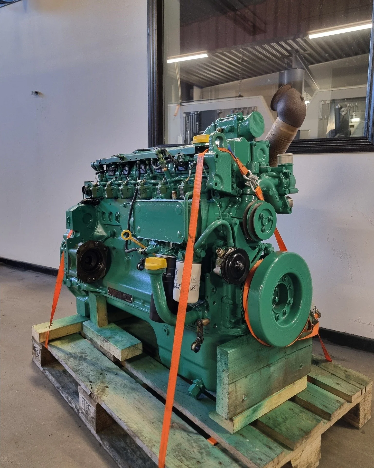 Nu &auml;r Volvo D6D motorn f&auml;rdig f&ouml;r leverans lagom till att det &auml;r dags att b&ouml;rja ploga sn&ouml;❄
&Auml;nnu en hjullastare som f&aring;r nytt liv och kan leva vidare i m&aring;nga &aring;r till!♻
I det h&auml;r fallet &auml;r m