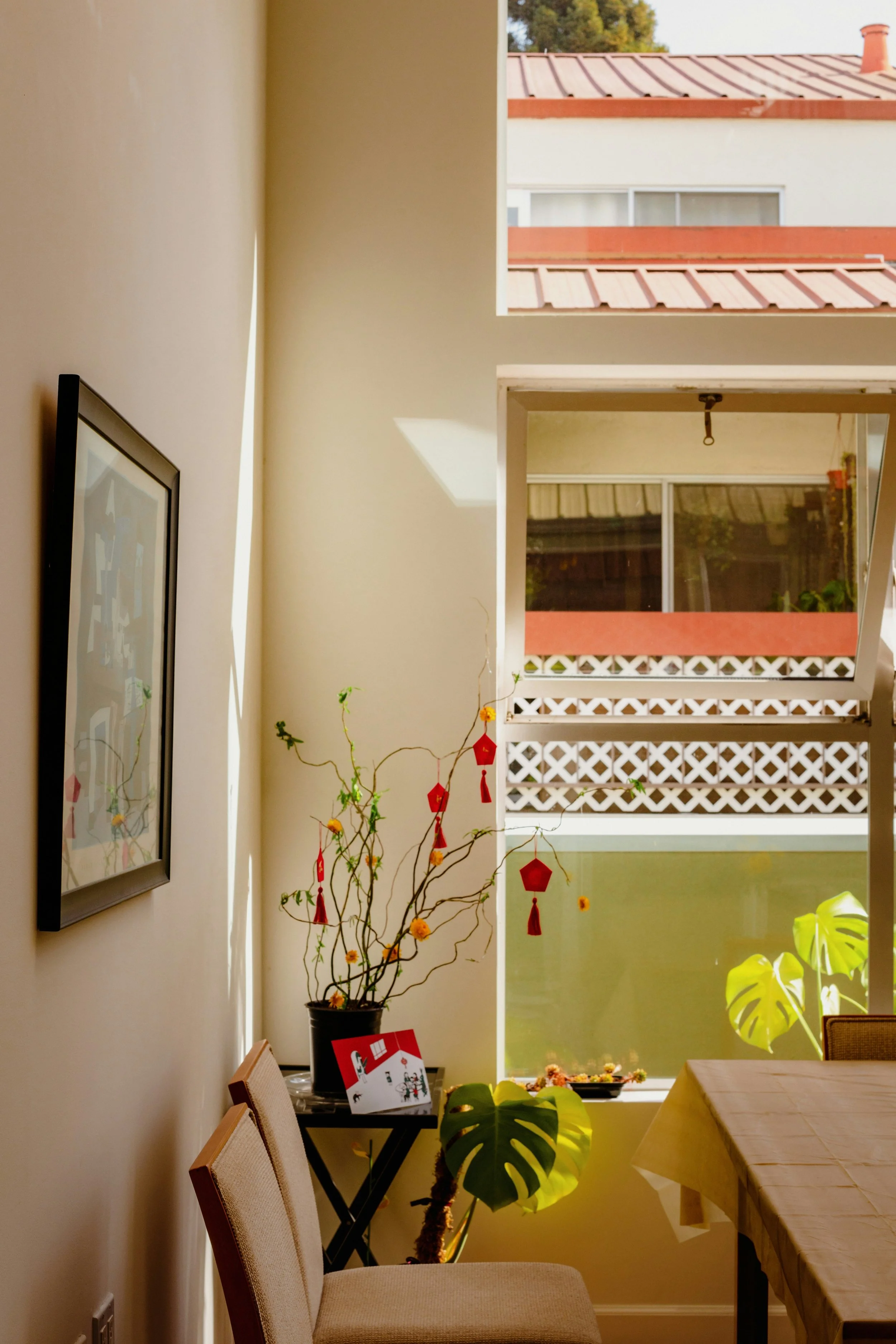 Clean and tidy dining room with decor and plants. Centralia, Washington, Lewis County