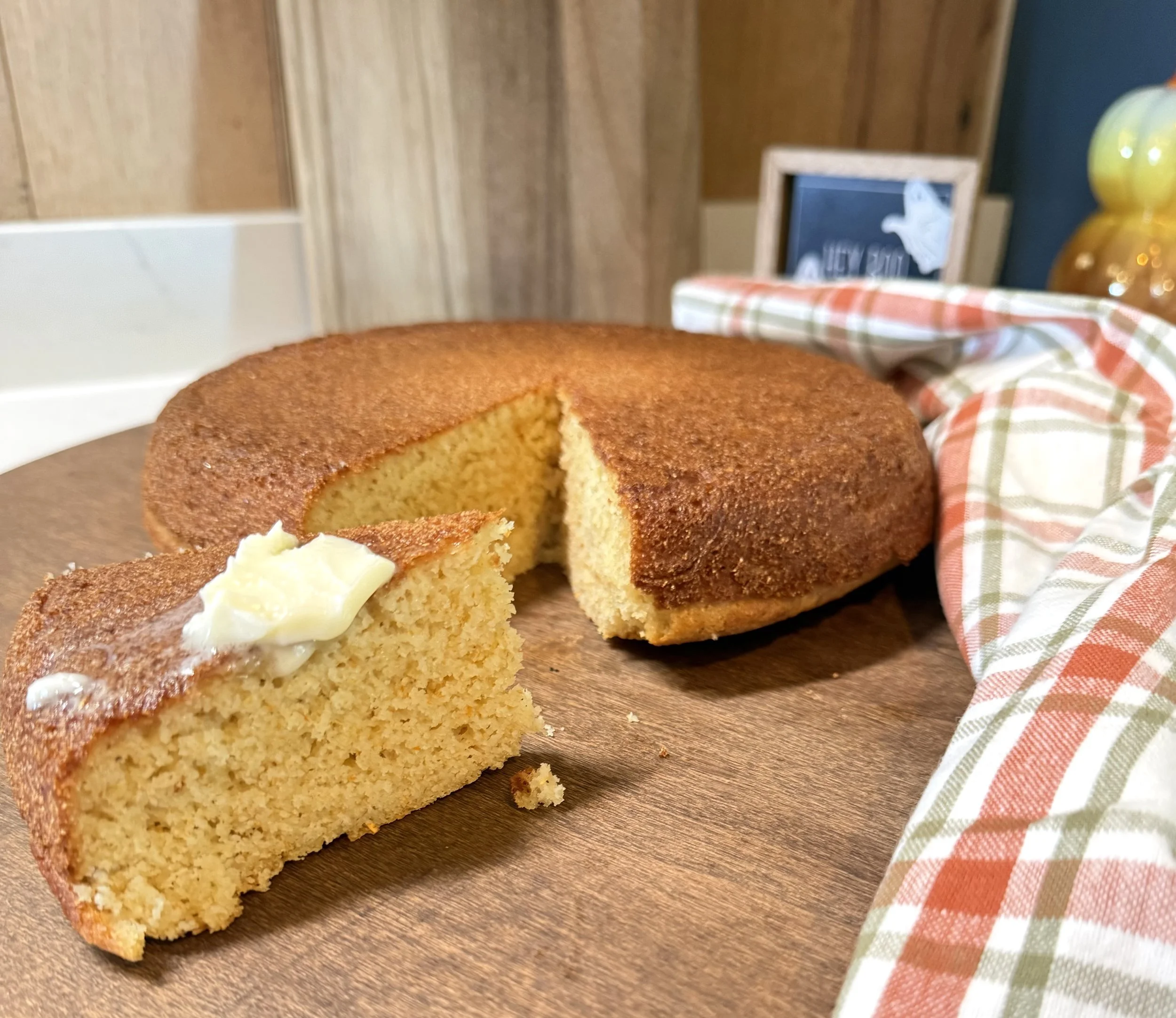 Skillet Cornbread (The Right Crust-to-Crumb Ratio)