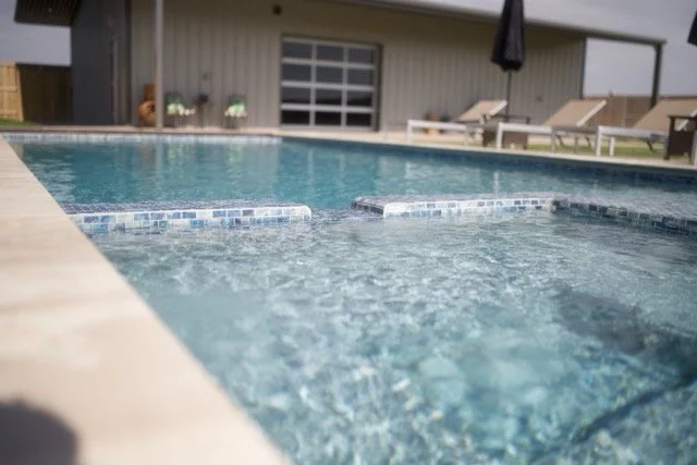 Gunite vs. Fiberglass Pools: Which is the Best Choice for Your Texas Home?