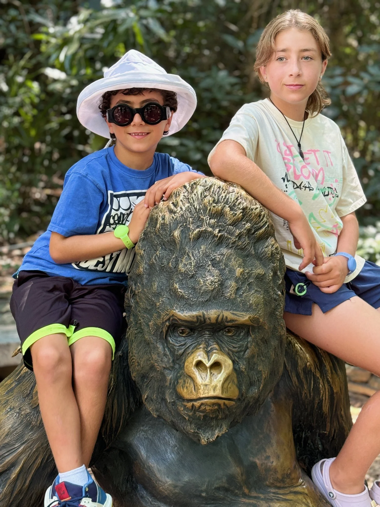 02-kids-with-willie-b.jpg