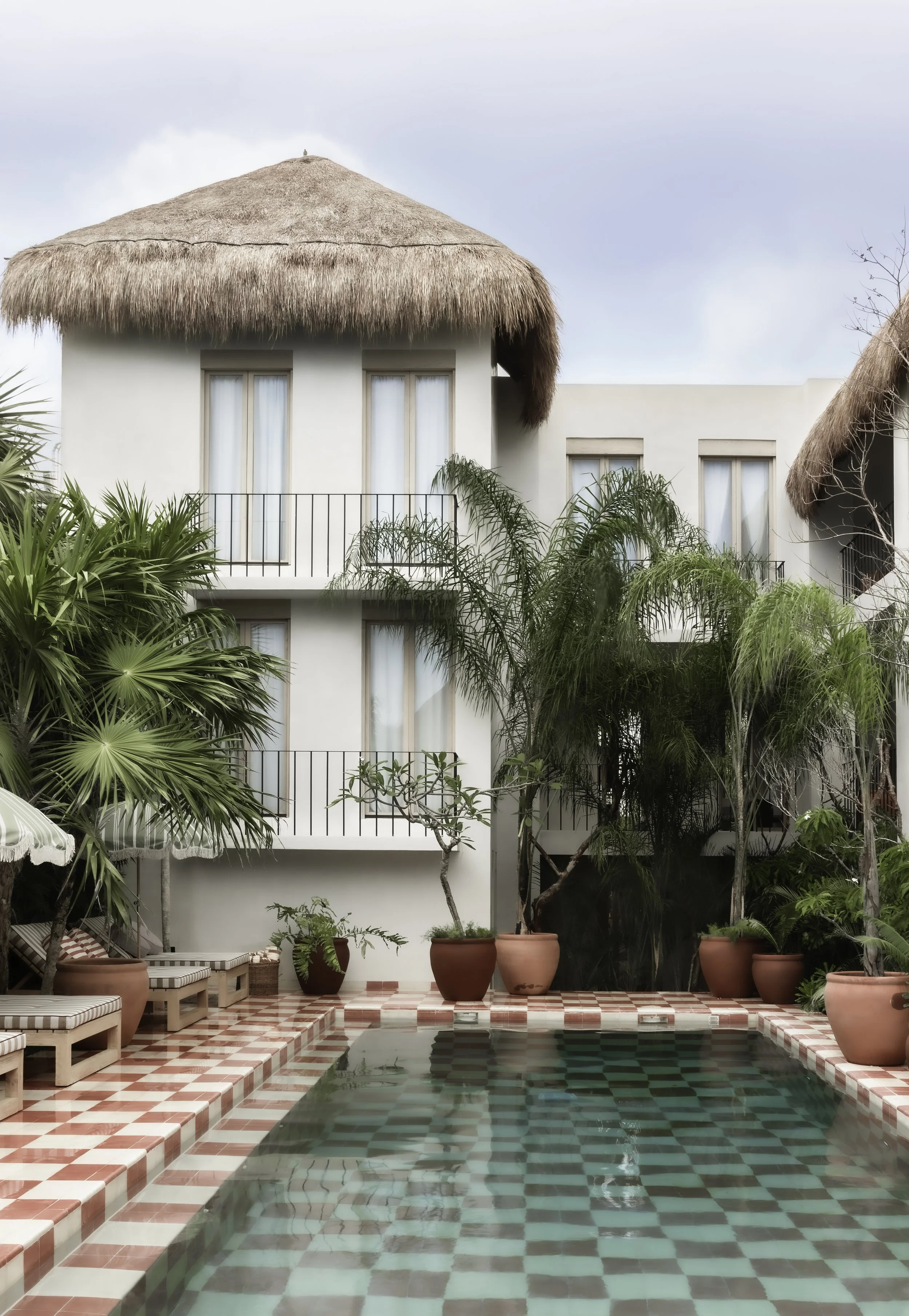 Dos piscinas, dos maneras de vivir Panamera