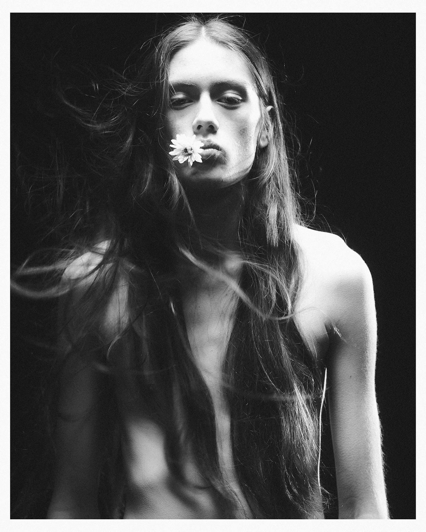 &lsquo;THE ROAD NOT TAKEN&rsquo;

PHOTOGRAPHER &ndash; DIRECTOR
@studioelford 
PHOTOGRAPHY ASSISTANT
Nicola and @alekspepelasev 
VIDEO SECOND CAMERA &amp; VIDEO EDIT 
@christian_ams_ 
MUSIC PRODUCER 
@xavierdunnmus 
MAKE UP
@makeupbyvinxnt 
HAIR
@mat