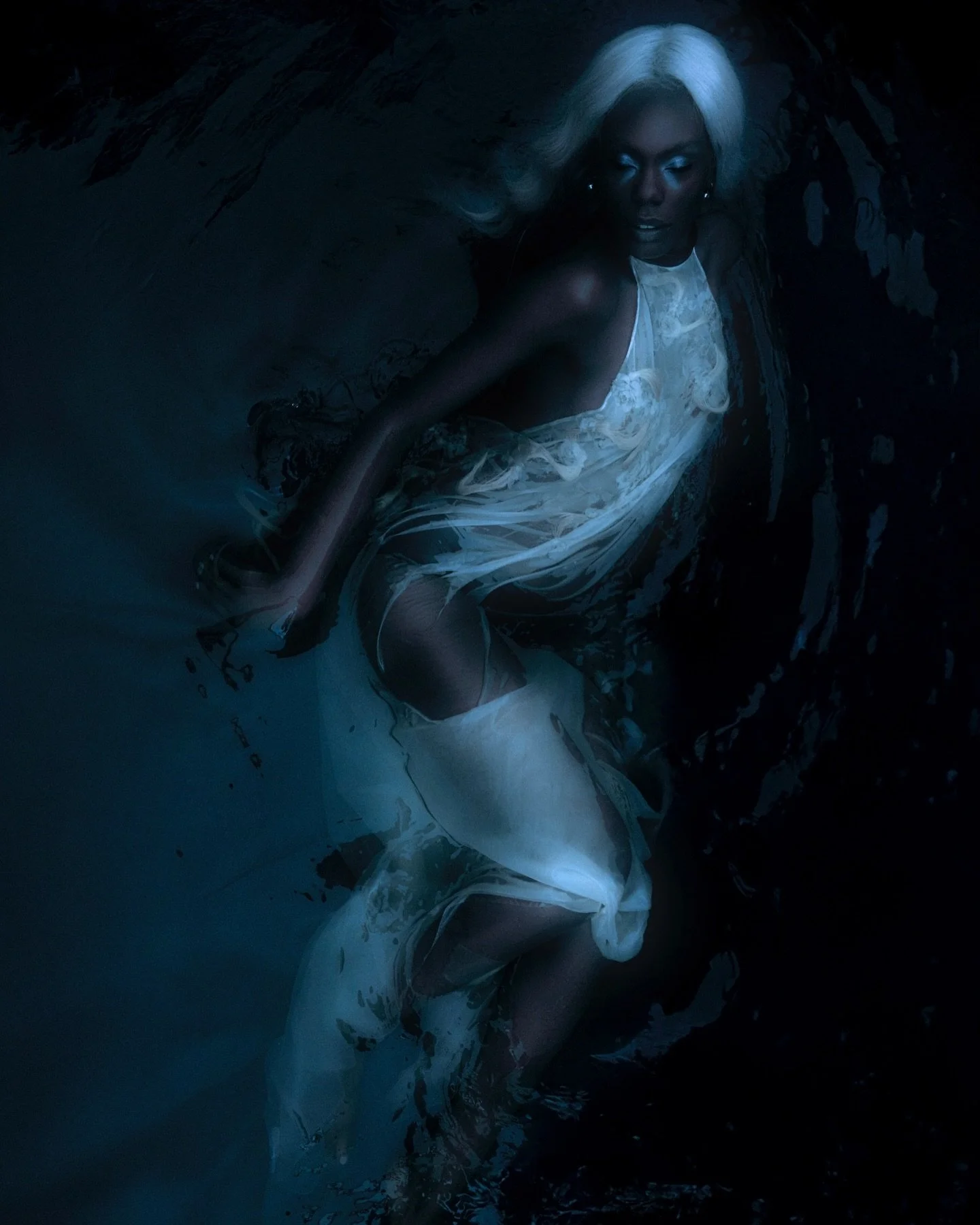 Echoes From The Deep 
@pap_magazine 

Creative Direction/Photography Clinton &amp; Davzon @boyshootsworld
Makeup Susan Lilian @susanlilianmakeup
Hair Matthew Ashton @matthew_ashton_stylist @ashton_wigs
Styling Beatrice van Heeswijk @trixforkicks_
Flo