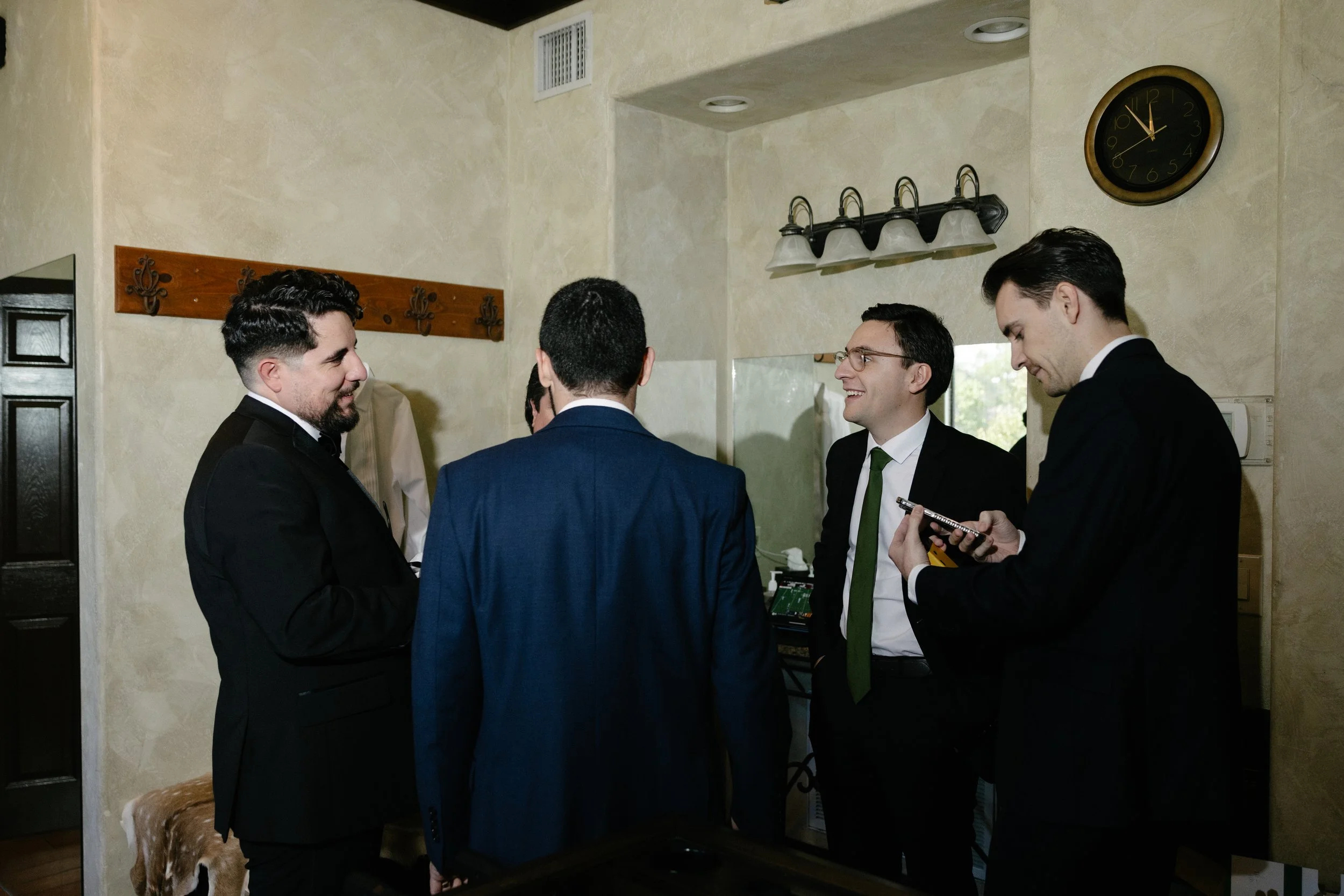 VALE & PABLO GETTING READY-74.jpg