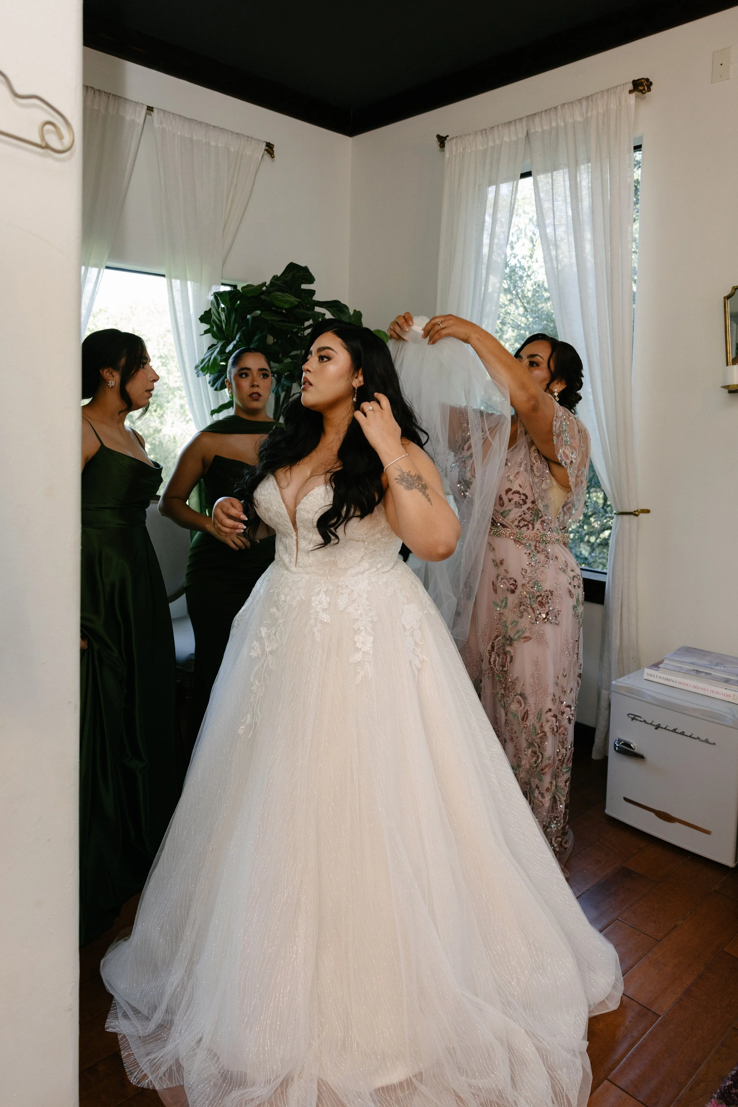 VALE & PABLO GETTING READY-92.jpg