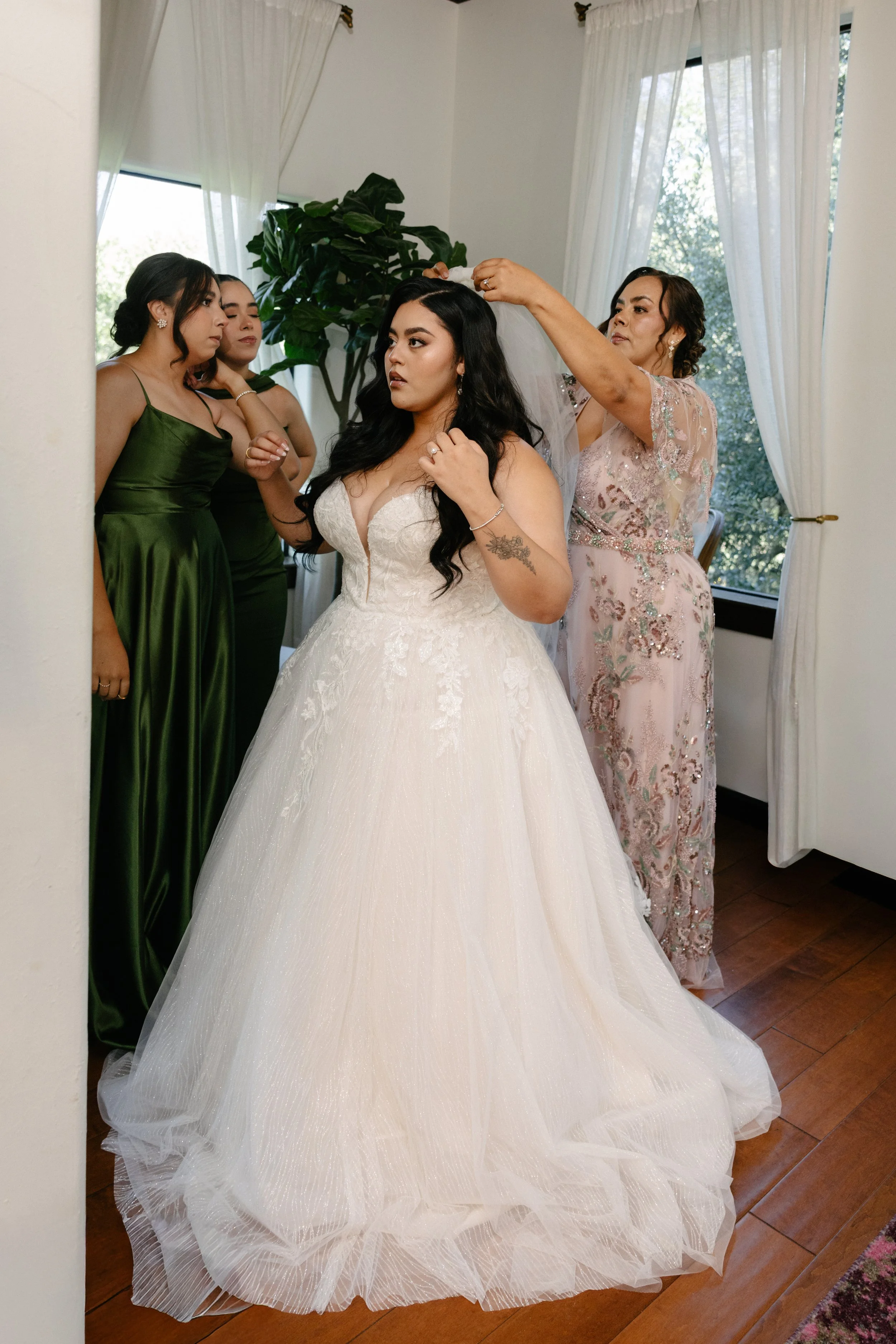 VALE & PABLO GETTING READY-93.jpg