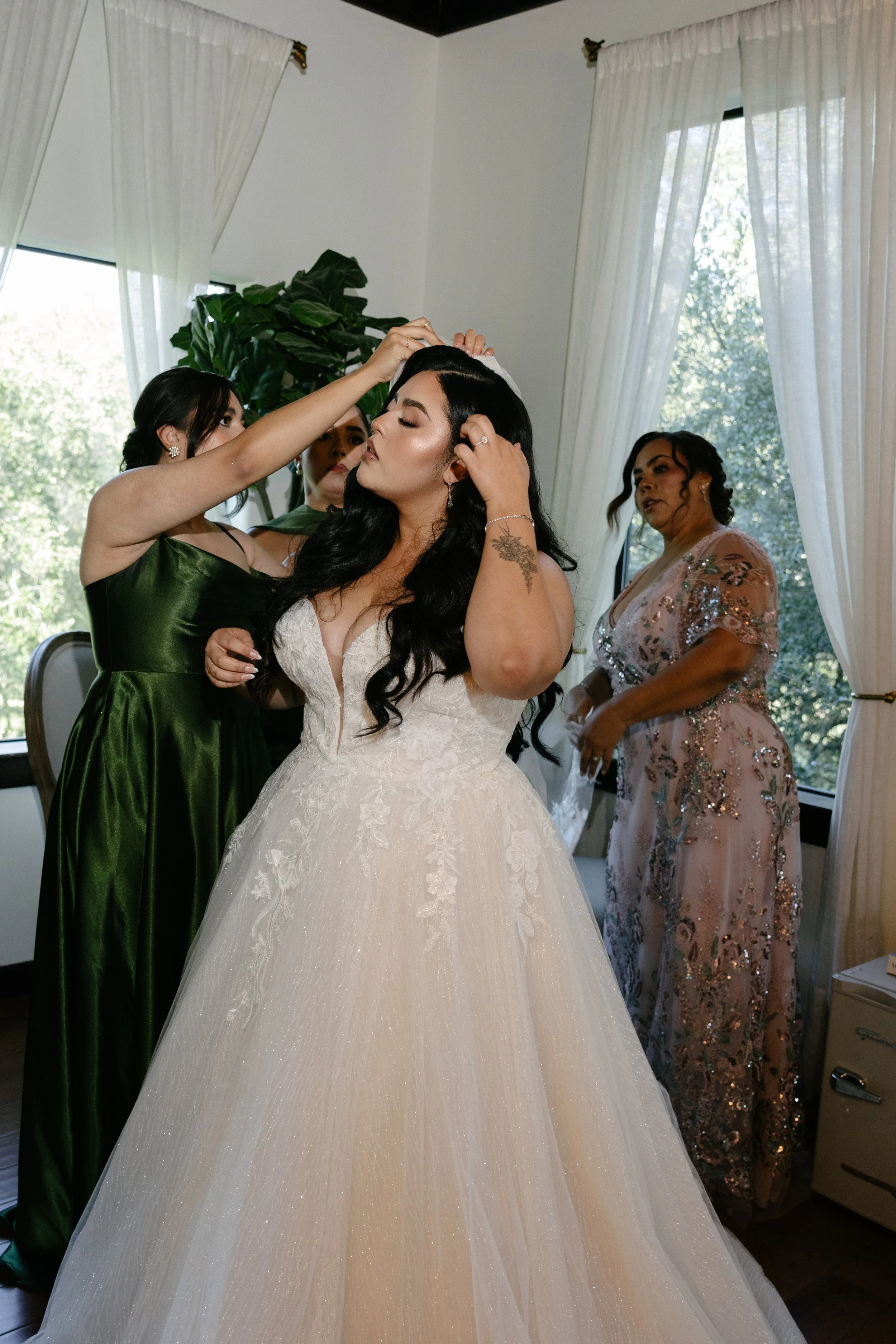 VALE & PABLO GETTING READY-89.jpg