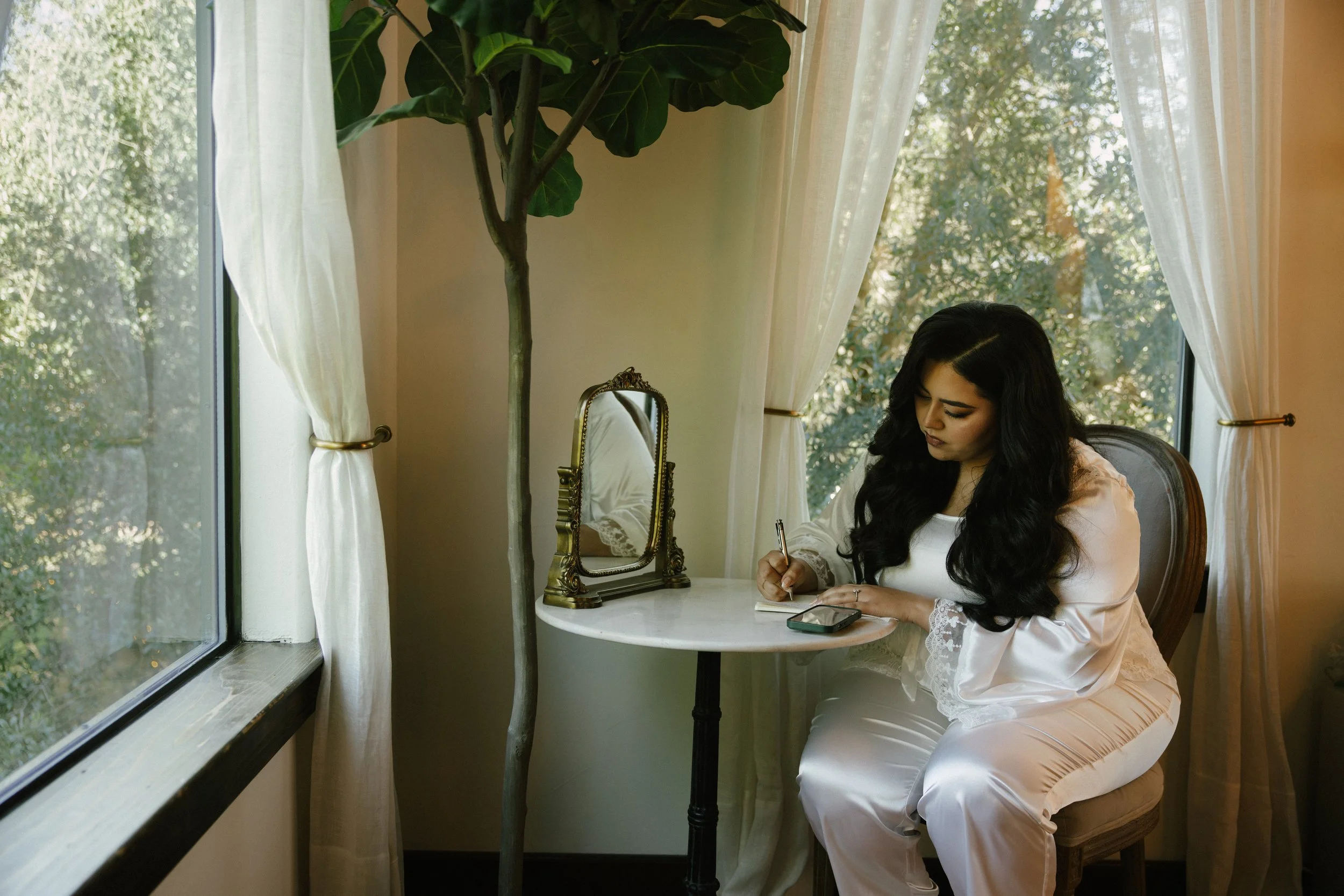 VALE & PABLO GETTING READY-47.jpg