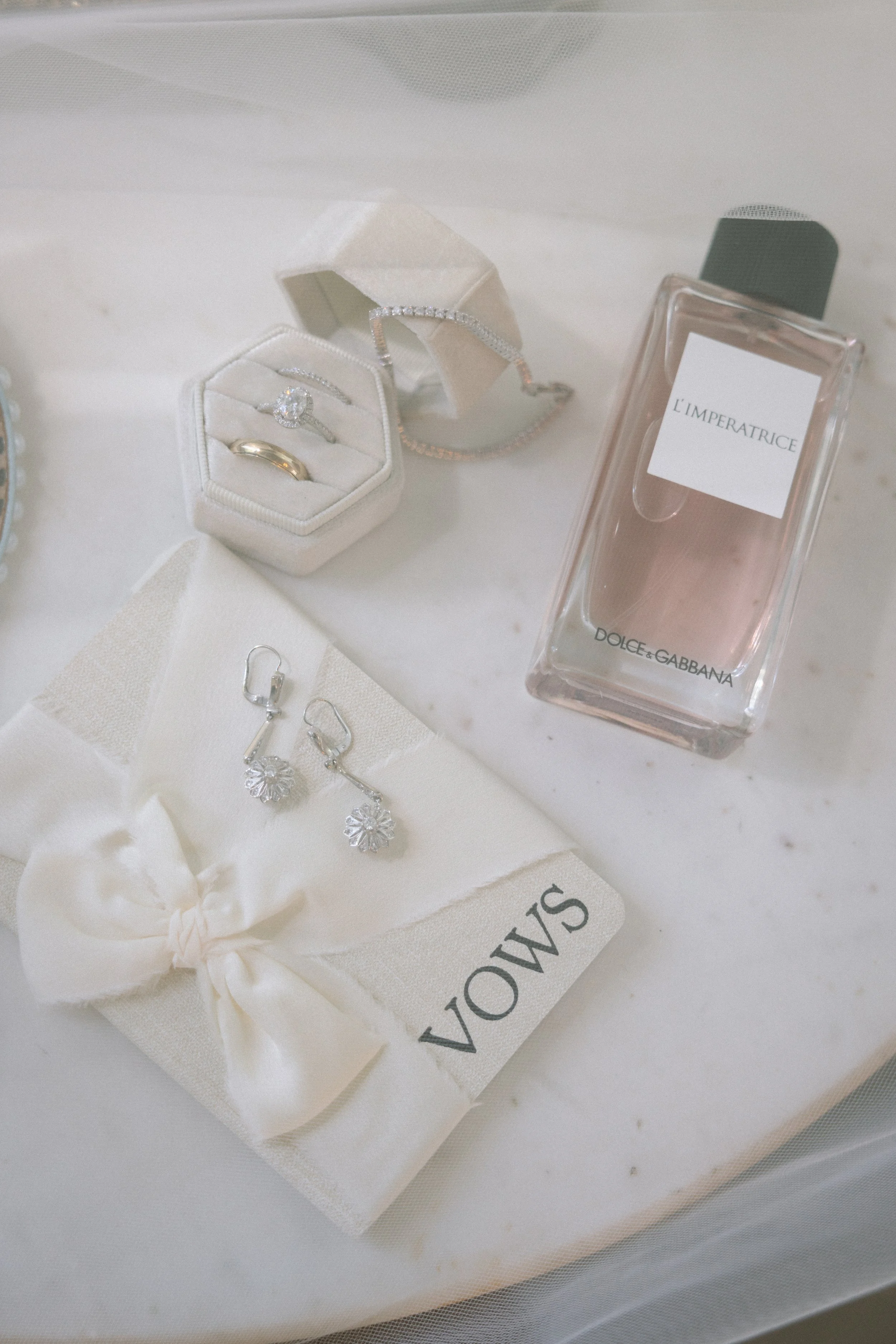 VALE & PABLO GETTING READY-25.jpg