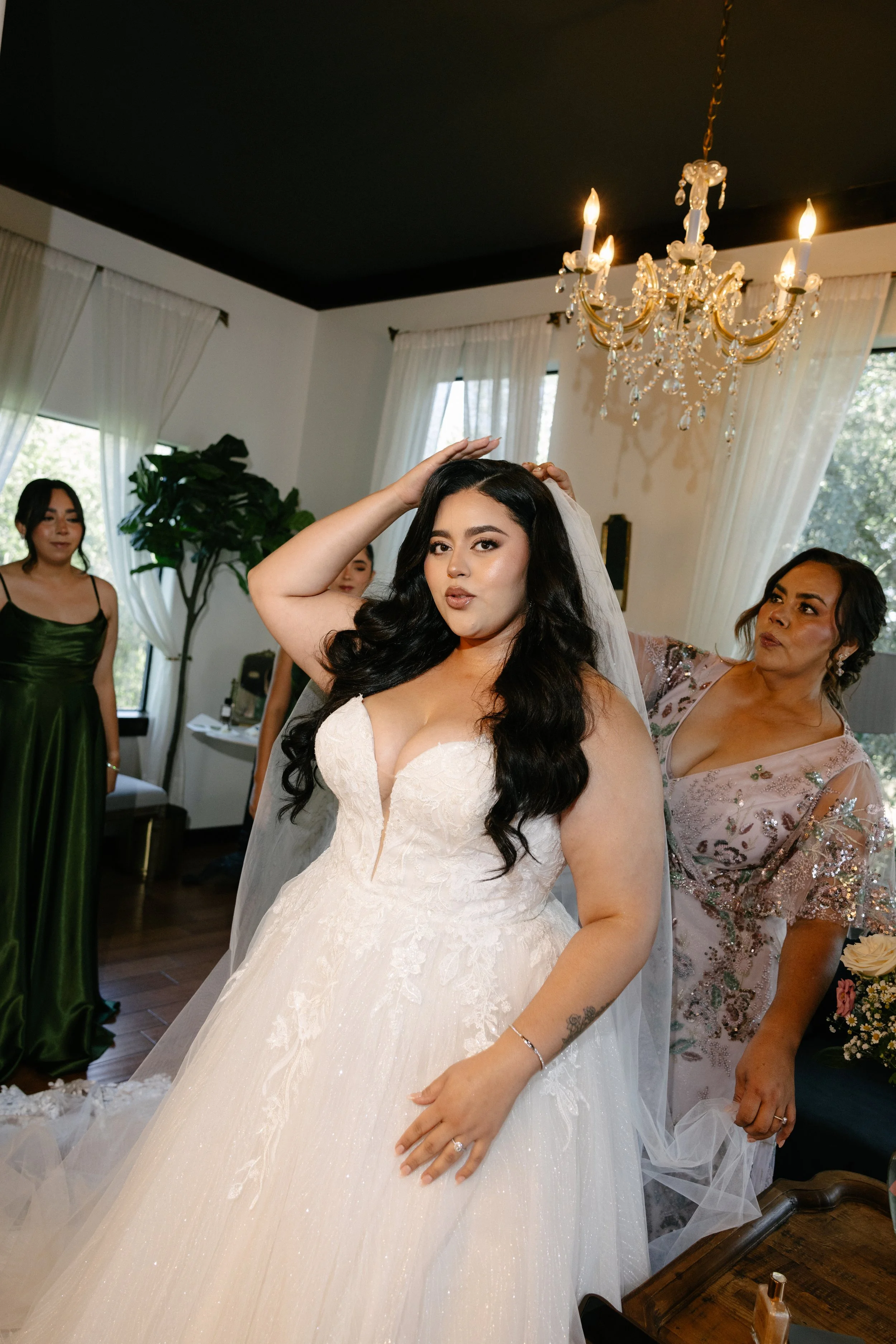 VALE & PABLO GETTING READY-98.jpg