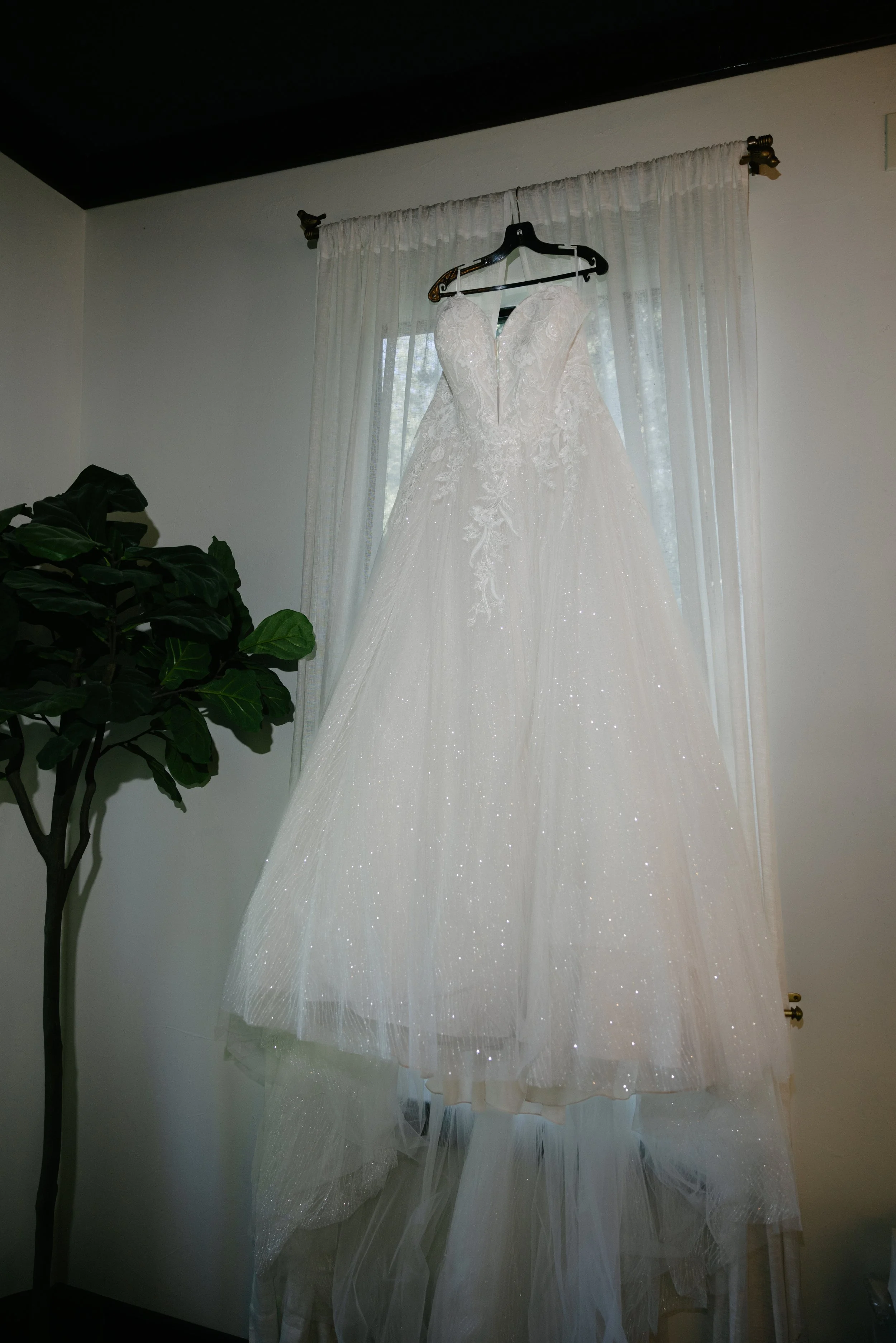 VALE & PABLO GETTING READY-44.jpg