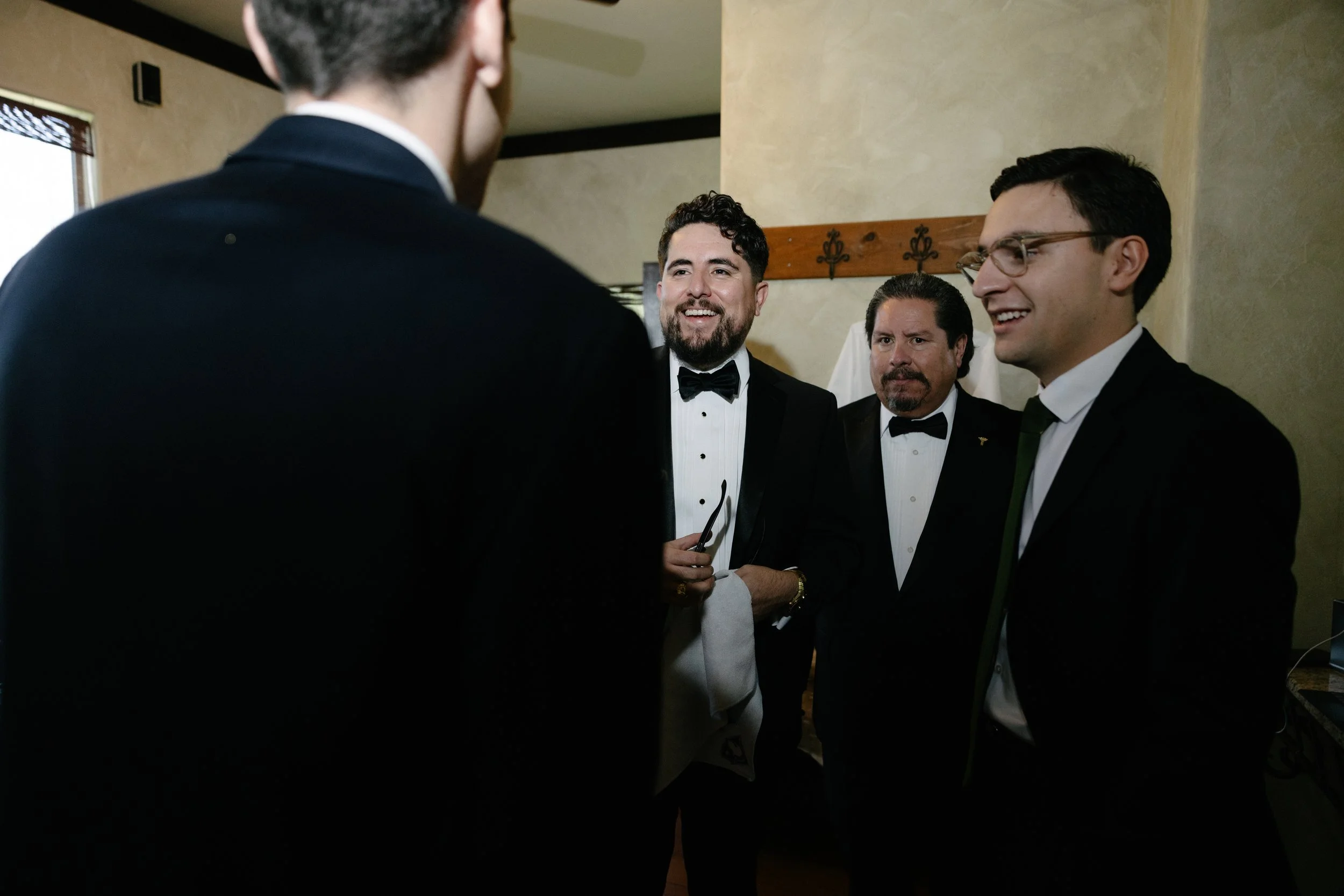 VALE & PABLO GETTING READY-75.jpg