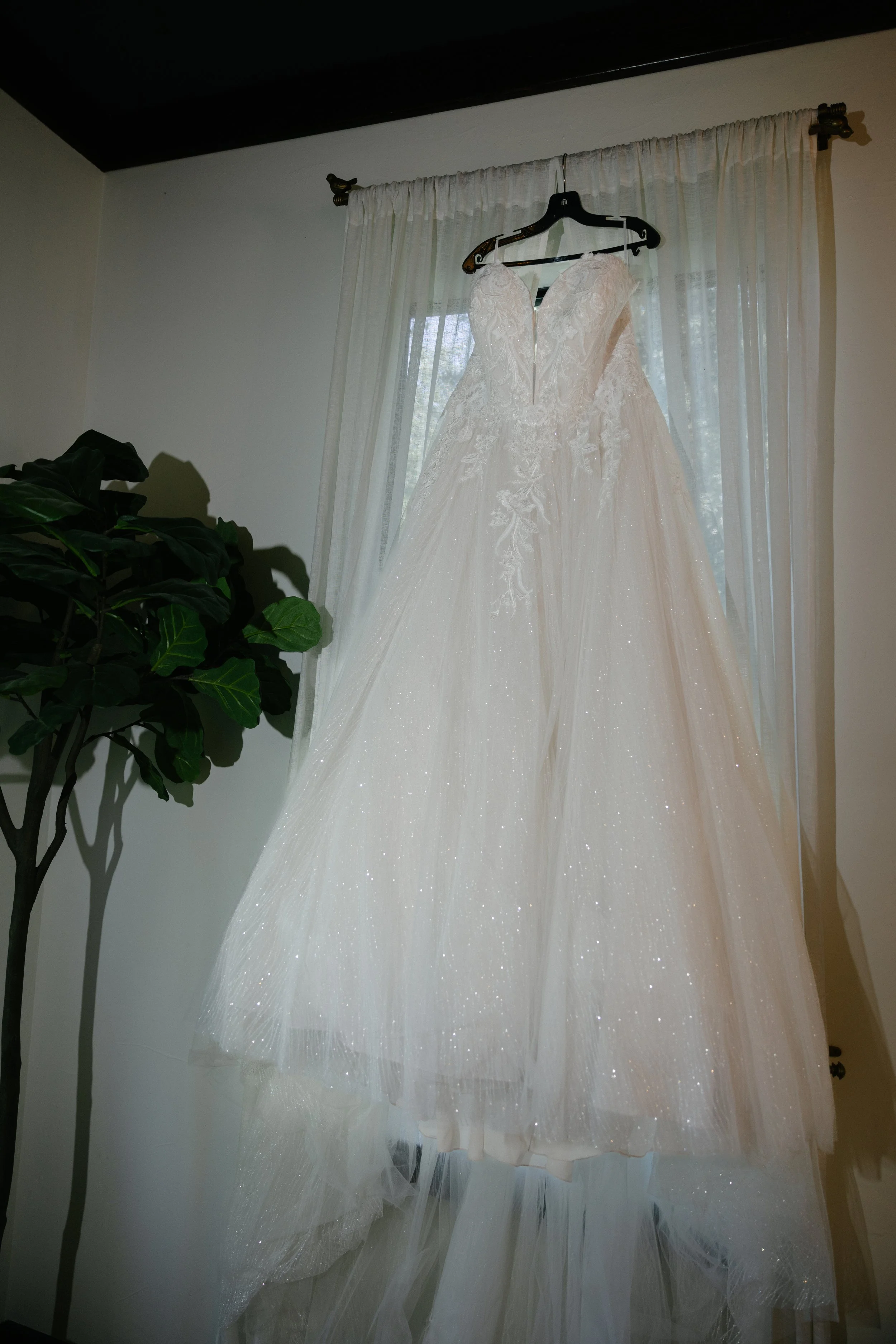 VALE & PABLO GETTING READY-43.jpg