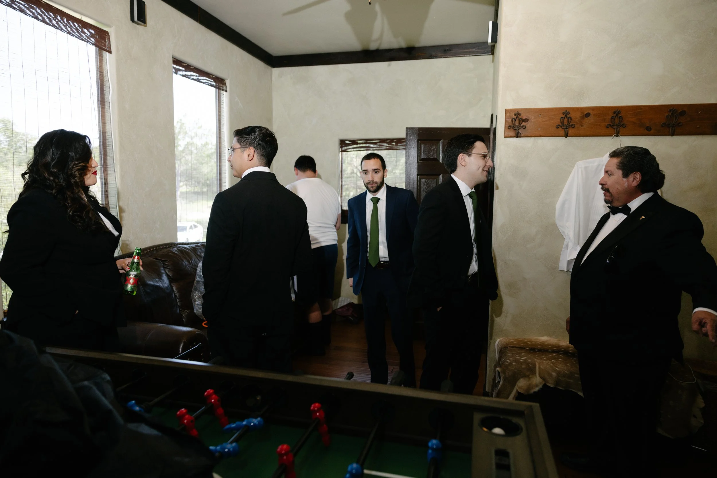 VALE & PABLO GETTING READY-73.jpg